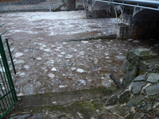 Ice floes on the weir