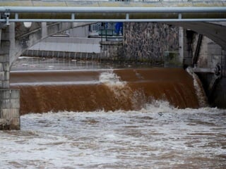 Ice floes on the weir