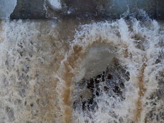 Ice floes on the weir