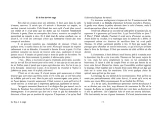 Et le fou devint sage
Tim était en avance pour son entretien. Il était assis dans la salle
d'attente, nerveux. Il savait que s'il arrivait à décrocher cet emploi, sa
carrière pourrait reprendre. Cela faisait des mois qu'il n'avait plus exercé
son métier et il avait peur que les dettes qui lui restaient l'empêchent
d'obtenir le poste. Dans sa conception des choses, retrouver un emploi lui
permettrait de repartir à zéro. Et il était tout de même confiant, car, se
disait-il, s'il avait été convoqué c'était que l'entreprise n'avait pas tenu
compte de ses dettes.
Il ne pouvait toutefois pas s'empêcher de stresser. C'était, en
quelque sorte, sa seule chance de s'en sortir. Alors qu'il essayait de respirer
calmement et de se détendre, il ressentit le besoin d'avoir la paix. Et il lui
semblait connaître un moyen de trouver cette paix, seulement il n'avait
jamais essayé. Il inspira un grand coup et tenta de parler en lui-même. Ne
sachant pas très bien comment s'y prendre, il adressa cette prière :
– Heu… Dieu, si tu existes et que tu m'entends, je t'en prie, accorde-
moi ce travail. J'en ai besoin pour m'en sortir. Je sais que je ne suis pas un
de tes fidèles, mais il paraît que tu peux agir dans nos vies. Si c'est le cas, je
te le demande : donne-moi ta paix. Je te promets de retourner à l'Eglise si
j'obtiens ce poste, mais s'il te plaît, aide-moi !
C'était un cri du cœur. Il n'avait jamais prié auparavant et n'était
toujours pas convaincu que Dieu existe et s'il existe que ce soit bien celui
de la Bible qui soit le vrai. Mais la paix qu'il ressentit après cette prière, il
ne l'avait jamais ressentie auparavant. C'était comme si quoi qu'il arrive il
serait satisfait. Ce n'était pas si important, après tout, seulement un travail.
On appela monsieur Bonvin et il se dirigea d'un pas assuré vers le
bureau du directeur. Son entretien fut bref, et il eut l'impression de subir un
interrogatoire. Il ne pouvait que dire oui à tout ce que lui demandait le
directeur, n'étant pas en position de négocier. L'important, c'est qu'au final
il décrocha la place de travail.
Un immense soulagement s'empara de lui. Il commencerait dès
le lundi suivant et se dépêcha d'annoncer la bonne nouvelle à Thomas.
Il garda sous silence la prière adressée dans la salle d'attente, mais il
savait que quelque chose en lui avait changé.
Il fut bien obligé de se souvenir de cette prière le samedi soir, en
repensant à la promesse qu'il avait faite. À qui l'avait-il faite au juste ?
À Dieu ? C'était ridicule. Pourtant il avait envie d'honorer sa parole.
Avant d'aller se coucher, il se replongea dans la lecture de sa Bible. Il
comprenait mieux ces histoires de sacrifices dont lui avait parlé
Thomas. Et c'était sacrément pénible à lire. Il finit par sauter des
passages pour chercher un extrait intéressant, ce qui n'était pas évident
dans le livre du Lévitique. Il finit par remettre de côté sa Bible et alla
dormir.
Le lendemain, il était debout à neuf heures, prêt à se rendre pour
la deuxième fois de sa vie à un culte. Thomas eut l'air assez surpris de
le voir, mais lui serra simplement la main en lui souhaitant la
bienvenue. Il s'assit à côté du couple Pittet et n'eut pas besoin de se
lever cette fois-ci. Durant les chants, que l'assemblée semblait appeler
la louange, il fut stupéfait par la beauté d'une jeune fille de son âge qui
était sur la scène avec les musiciens. Elle avait quelque chose de
spécial, sans qu'il ait pu dire quoi.
Le message du jour parlait de la reconnaissance. Bien qu'il ne se
sentit pas particulièrement ciblé cette fois-ci, il savait qu'il avait au
moins une raison d'être reconnaissant. Et au fond de lui, il l'était.
À la fin du culte, de nombreuses personnes vinrent le saluer et il
ne se déroba pas cette fois, trop désireux de rencontrer la fille de la
louange. La brune au regard perçant finit par venir dans sa direction et
il alla se présenter. Elle s'appelait Julie et avait un sourire délicieux.
Elle était animée par une vigueur étonnante. Il n'avait jamais connu une
Le fou et le sage 18
 