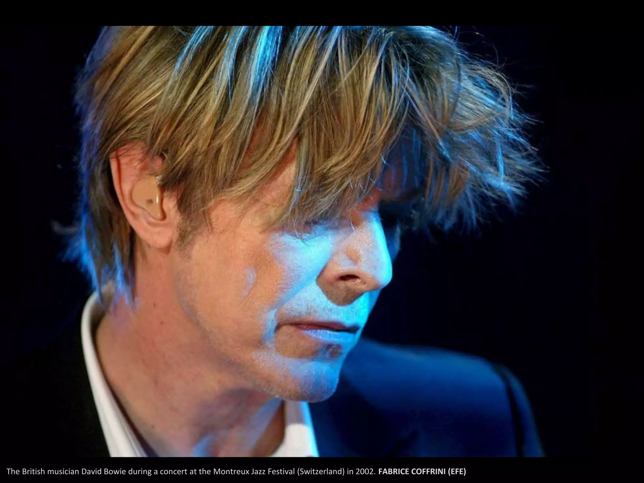 The British musician David Bowie during a concert at the Montreux Jazz Festival (Switzerland) in 2002. FABRICE COFFRINI (EFE)
 