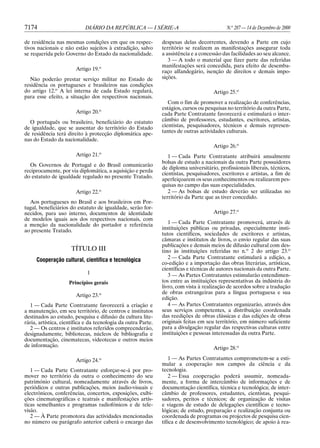 7174                        DIÁRIO DA REPÚBLICA — I SÉRIE-A                                 N.o 287 — 14 de Dezembro de 2000

de residência nas mesmas condições em que os respec-           despesas delas decorrentes, devendo a Parte em cujo
tivos nacionais e não estão sujeitos à extradição, salvo       território se realizem as manifestações assegurar toda
se requerida pelo Governo do Estado da nacionalidade.          a assistência e a concessão das facilidades ao seu alcance.
                                                                  3 — A todo o material que fizer parte das referidas
                                                               manifestações será concedida, para efeito de desemba-
                        Artigo 19.o                            raço alfandegário, isenção de direitos e demais impo-
  Não poderão prestar serviço militar no Estado de             sições.
residência os portugueses e brasileiros nas condições
do artigo 12.o A lei interna de cada Estado regulará,                                 Artigo 25.o
para esse efeito, a situação dos respectivos nacionais.
                                                                  Com o fim de promover a realização de conferências,
                                  o                            estágios, cursos ou pesquisas no território da outra Parte,
                        Artigo 20.                             cada Parte Contratante favorecerá e estimulará o inter-
  O português ou brasileiro, beneficiário do estatuto          câmbio de professores, estudantes, escritores, artistas,
de igualdade, que se ausentar do território do Estado          cientistas, pesquisadores, técnicos e demais represen-
de residência terá direito à protecção diplomática ape-        tantes de outras actividades culturais.
nas do Estado da nacionalidade.
                                                                                      Artigo 26.o
                        Artigo 21.o                               1 — Cada Parte Contratante atribuirá anualmente
                                                               bolsas de estudo a nacionais da outra Parte possuidores
  Os Governos de Portugal e do Brasil comunicarão
                                                               de diploma universitário, profissionais liberais, técnicos,
reciprocamente, por via diplomática, a aquisição e perda
                                                               cientistas, pesquisadores, escritores e artistas, a fim de
do estatuto de igualdade regulado no presente Tratado.
                                                               aperfeiçoarem os seus conhecimentos ou realizarem pes-
                                                               quisas no campo das suas especialidades.
                        Artigo 22.o                               2 — As bolsas de estudo deverão ser utilizadas no
                                                               território da Parte que as tiver concedido.
  Aos portugueses no Brasil e aos brasileiros em Por-
tugal, beneficiários do estatuto de igualdade, serão for-
necidos, para uso interno, documentos de identidade                                   Artigo 27.o
de modelos iguais aos dos respectivos nacionais, com
a menção da nacionalidade do portador e referência                1 — Cada Parte Contratante promoverá, através de
ao presente Tratado.                                           instituições públicas ou privadas, especialmente insti-
                                                               tutos científicos, sociedades de escritores e artistas,
                                                               câmaras e institutos de livros, o envio regular das suas
                                                               publicações e demais meios de difusão cultural com des-
                     TÍTULO III                                tino às instituições referidas no n.o 2 do artigo 23.o
                                                                  2 — Cada Parte Contratante estimulará a edição, a
     Cooperação cultural, científica e tecnológica
                                                               co-edição e a importação das obras literárias, artísticas,
                                                               científicas e técnicas de autores nacionais da outra Parte.
                             1                                    3 — As Partes Contratantes estimularão entendimen-
                    Princípios gerais                          tos entre as instituições representativas da indústria do
                                                               livro, com vista à realização de acordos sobre a tradução
                                                               de obras estrangeiras para a língua portuguesa e sua
                        Artigo 23.o
                                                               edição.
  1 — Cada Parte Contratante favorecerá a criação e               4 — As Partes Contratantes organizarão, através dos
a manutenção, em seu território, de centros e institutos       seus serviços competentes, a distribuição coordenada
destinados ao estudo, pesquisa e difusão da cultura lite-      das reedições de obras clássicas e das edições de obras
rária, artística, científica e da tecnologia da outra Parte.   originais feitas em seu território, em número suficiente
  2 — Os centros e institutos referidos compreenderão,         para a divulgação regular das respectivas culturas entre
designadamente, bibliotecas, núcleos de bibliografia e         instituições e pessoas interessadas da outra Parte.
documentação, cinematecas, videotecas e outros meios
de informação.                                                                        Artigo 28.o

                        Artigo 24.o                                1 — As Partes Contratantes comprometem-se a esti-
                                                               mular a cooperação nos campos da ciência e da
   1 — Cada Parte Contratante esforçar-se-á por pro-           tecnologia.
mover no território da outra o conhecimento do seu                 2 — Essa cooperação poderá assumir, nomeada-
património cultural, nomeadamente através de livros,           mente, a forma de intercâmbio de informações e de
periódicos e outras publicações, meios áudio-visuais e         documentação científica, técnica e tecnológica; de inter-
electrónicos, conferências, concertos, exposições, exibi-      câmbio de professores, estudantes, cientistas, pesqui-
ções cinematográficas e teatrais e manifestações artís-        sadores, peritos e técnicos; de organização de visitas
ticas semelhantes e programas radiofónicos e de tele-          e viagens de estudo de delegações científicas e tecno-
visão.                                                         lógicas; de estudo, preparação e realização conjunta ou
   2 — À Parte promotora das actividades mencionadas           coordenada de programas ou projectos de pesquisa cien-
no número ou parágrafo anterior caberá o encargo das           tífica e de desenvolvimento tecnológico; de apoio à rea-
 