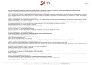 Brise: conjunto de chapas de material fosco que se põe nas fachadas expostas ao sol para evitar o aquecimento excessivo dos ambientes, sem prejudicar a ventilação e a iluminação.
Cais: estrutura onde as embarcações podem acostar, geralmente a uma muralha que arrima um terrapleno.
Caixa de escada: espaço ocupado por uma escada, desde o pavimento inferior até o último pavimento.
Caixa de gordura: tanque de concreto ou de alvenaria revestido destinado a separar, por diferença de densidade, as gorduras existentes nas águas servidas. As gorduras existentes nos esgotos
possuem densidade menor que a água, por isso flutuam. A caixa pode ser simples, dupla, individual ou coletiva. Suas dimensões são definidas em norma específica da ABNT, para instalações
sanitárias prediais.
Calçada: parte do logradouro público destinada ao trânsito de pedestres.
Coeficiente de aproveitamento: relação entre a área total máxima construída e área do terreno; define a quantidade máxima de metros quadrados que poderão ser edificados no terreno: metragem
quadrada máxima construída = área do terreno x coeficiente.
Coeficiente de permeabilidade: percentual mínimo exigido de área do lote livre de qualquer impermeabilização ou obstáculo para a natural permeabilidade das águas; define a quantidade mínima de
metros quadrados que deverão ficar livres da impermeabilização: metragem quadrada mínima de permeabilidade = área do terreno x coeficiente.
Cota: medidas de comprimento e/ou distâncias verticais ou horizontais.
Círculo inscrito: é o círculo mínimo que pode ser traçado dentro de um compartimento.
Compartimento: cada uma das divisões de uma edificação.
Construção: é de modo geral, a realização de qualquer obra nova.
Corrimão: peça ao longo e ao(s) lado(s) de uma escada, e que serve de resguardo, ou apoio para a mão, de quem sobe e desce.
Declividade: relação percentual entre a diferença das cotas altimétricas de dois pontos e a sua distância horizontal.
Demolição: deitar abaixo, deitar por terra qualquer construção.
Edícula: denominação genérica para compartimento, acessório de habitação, separado da edificação principal.
Embargo: ato Administrativo que determina a paralisação de uma obra.
Escala: relação entre as dimensões do desenho e a do que ele representa.
Espelho: parte vertical do degrau da escada.
Fachada: elevação das paredes externas de uma edificação.
Fossa séptica: tanque de concreto ou de alvenaria revestido, em que se depositam as águas do esgoto e onde a matéria orgânica sofre o processo de mineralização.
Fundações: parte da construção destinada a distribuir as cargas sobre os terrenos.
Gabarito da edificação: altura máxima da edificação, medida do greide da rua até a parte horizontal mais alta da edificação, incluindo a caixa d`água.
Galeria comercial: conjunto de lojas individualizadas ou não, num mesmo edifício, servido por uma circulação horizontal com ventilação permanente, dimensionada de forma a permitir o acesso e a
ventilação de lojas e serviços a ela dependentes.
Greide da rua ou greide de logradouro: nivelamento da via, dado a partir de seu corte longitudinal.
Guarda-Corpo: elemento construtivo de proteção contra quedas.
Habitação multifamiliar: edificação para habitação coletiva.
Habite-se: documento expedido pelo Município, autorizando a ocupação de edificação nova ou reforma.
Hall: dependência de uma edificação que serve de ligação entre outros compartimentos.
Infração: violação da lei.
Infra-Estrutura Básica: os equipamentos urbanos de escoamento das águas pluviais, iluminação pública, redes de esgoto sanitário e abastecimento de água potável, e de energia elétrica pública e
domiciliar e as vias de circulação pavimentadas ou não.
Kit: pequeno compartimento de apoio aos serviços de copa de cada compartimento nas edificações comerciais.
Ladrão: tubo de descarga colocado nos depósitos de água, banheiras, pias, etc, para escoamento automático do excesso de água.
Lavabo: instalação sanitária composta por vaso sanitário e lavatório.
73/82
LeisMunicipais.com.br - Lei Complementar 136/2011 (http://leismunicipa.is/hejan) - 15/09/2023 10:51:12
 