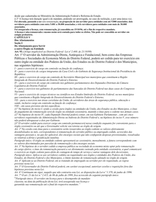 desde que cadastradas no Ministério da Administração Federal e Reforma do Estado.
§ 2º A licença terá duração igual à do mandato, podendo ser prorrogada, no caso de reeleição, e por uma única vez.
Foi alterada, passando a ser sem remuneração, na proporção de um servidor para entidades com até 5.000 associados; dois
servidores para entidades com entre 5.001 a 30.000 associados; e três servidores para entidades com mais de 30.000
associados.
Foi assegurada a licença, com remuneração, já concedida em 15/10/96, até o fim do respectivo mandato.
A licença é não-remunerada e mesmo assim será contada para todos os efeitos. Não pode ser concedida ao servidor em
estágio probatório.
CAPÍTULO V
Dos Afastamentos
Seção I
Do Afastamento para Servir
a outro Órgão ou Entidade
Art. 93. (Artigo inaplicável ao Distrito Federal: Lei nº 2.469, de 21/10/99)
Art. 1º O servidor da Administração Direta, Autárquica e Fundacional, bem como das Empresas
Públicas e Sociedades de Economia Mista do Distrito Federal, poderá ser cedido para ter exercício em
outro órgão ou entidade dos Poderes da União, dos Estados ou do Distrito Federal e dos Municípios,
nas seguintes hipóteses:
I – para o exercício de cargo em comissão ou função de confiança;
II – para o exercício de cargos integrantes da Casa Civil e do Gabinete de Segurança Institucional da Presidência da
República;
III – para o exercício de cargo em comissão de Secretário Municipal nos municípios que constituem a Região
Integrada de Desenvolvimento do Distrito Federal e Entorno;
IV – para o exercício de cargo em comissão nos gabinetes parlamentares dos Deputados Distritais da Câmara
Legislativa do Distrito Federal;
V – para o exercício nos gabinetes de parlamentares das bancadas do Distrito Federal nas duas casas do Congresso
Nacional;
VI – para o exercício de cargos técnicos ou científicos nos Estados limítrofes do Distrito Federal, ou nos municípios
que constituem a Região Integrada de Desenvolvimento do Distrito Federal e Entorno;
VII – para o exercício nas áreas correlatas da União, de servidores das áreas de segurança pública, educação e
saúde, inclusive cargo em comissão ou função de confiança;
VIII – em casos previstos em leis específicas.
§1º Na hipótese do inciso I, sendo a cessão para órgãos ou entidades da União, dos Estados ou dos Municípios, o ônus
do pagamento da remuneração será do órgão ou entidade cessionária, mantido o ônus para o cedente nos demais casos.
§2º Na hipótese do inciso IV, cada Deputado Distrital poderá contar, em seu Gabinete Parlamentar , com até cinco
servidores requisitados da Administração Direta ou Indireta do Distrito Federal e, na hipótese do inciso V, esse número
não poderá ultrapassar a dois por Gabinete.
§3º O servidor cedido para exercer cargo em comissão permanecerá nessa condição enquanto for conveniente para o
órgão cessionário ou até que o Governador solicite seu retorno ao órgão de origem.
Art. 2º Na cessão com ônus para o cessionário serão ressarcidos ao órgão cedente os valores efetivamente
desembolsados no mês, correspondentes à remuneração do servidor público ou empregado cedido, acrescidos das
vantagens pessoais e, no que for aplicável, dos encargos sociais que não configurem despesas provisionadas, ressalvadas
as relativas a férias e gratificação natalina.
Parágrafo único. O órgão ou entidade cedente apresentará ao cessionário, mensalmente, a fatura correspondente com
os valores discriminados por parcelas de remuneração e dos encargos sociais.
Art. 3º Na hipótese de o servidor cedido a empresa pública ou sociedade de economia mista optar pela remuneração
do cargo efetivo, o ônus da remuneração passará a ser diretamente custeado pela entidade cessionária, a qual comunicará
o exercício ao órgão cedente para efeito de contagem de tempo de serviço e outras vantagens dele decorrentes.
Parágrafo único. Aplica-se aos servidores cedidos ou requisitados aos órgãos e entidades dos Poderes da União, dos
Estados, do Distrito Federal e dos Municípios, o limite máximo de remuneração adotado no órgão de origem.
Art. 4º Aplicam-se ao Distrito Federal, em se tratando de empregado ou servidor por ele requisitado, as regras
previstas nesta Lei.
Art. 5º O Governador do Distrito Federal poderá, em caráter excepcional, autorizar cessões e requisições fora das
hipóteses previstas nesta Lei.
Art. 6º Continuam em vigor, naquilo que não contraria esta Lei, as disposições da Lei n.º 1.370, de junho de 1996.
Art. 7º O art. 21 da Lei n.º 2.415, de 06 de julho de 1999, fica acrescido do seguinte parágrafo único:
“Parágrafo único. O servidor em licença para o desempenho de mandato
classista, na data da publicação desta Lei, terá assegurada sua licença e
garantida sua remuneração até o final do respectivo mandato.”
 