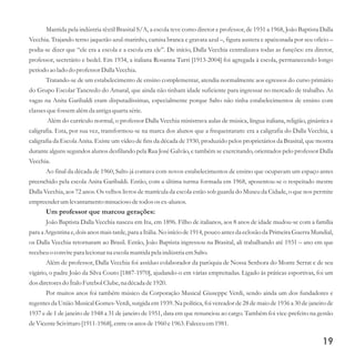 Mantida pela indústria têxtil Brasital S/A, a escola teve como diretor e professor, de 1931 a 1968, João Baptista Dalla
Vecchia. Trajando terno jaquetão azul-marinho, camisa branca e gravata azul –, figura austera e apaixonada por seu ofício –
podia-se dizer que “ele era a escola e a escola era ele”. De início, Dalla Vecchia centralizava todas as funções: era diretor,
professor, secretário e bedel. Em 1934, a italiana Rosanna Turri [1913-2004] foi agregada à escola, permanecendo longo
períodoao lado do professorDalla Vecchia.
Tratando-se de um estabelecimento de ensino complementar, atendia normalmente aos egressos do curso primário
do Grupo Escolar Tancredo do Amaral, que ainda não tinham idade suficiente para ingressar no mercado de trabalho. As
vagas na Anita Garibaldi eram disputadíssimas, especialmente porque Salto não tinha estabelecimentos de ensino com
classesquefossemalémda antiga quartasérie.
Além do currículo normal, o professor Dalla Vecchia ministrava aulas de música, língua italiana, religião, ginástica e
caligrafia. Esta, por sua vez, transformou-se na marca dos alunos que a frequentaram: era a caligrafia do Dalla Vecchia, a
caligrafia da Escola Anita. Existe um vídeo de fins da década de 1930, produzido pelos proprietários da Brasital, que mostra
durante alguns segundos alunos desfilando pela Rua José Galvão, e também se exercitando, orientados pelo professor Dalla
Vecchia.
Ao final da década de 1960, Salto já contava com novos estabelecimentos de ensino que ocupavam um espaço antes
preenchido pela escola Anita Garibaldi. Então, com a última turma formada em 1968, aposentou-se o respeitado mestre
Dalla Vecchia, aos 72 anos. Os velhos livros de matrícula da escola estão sob guarda do Museu da Cidade, o que nos permite
empreenderumlevantamento minuciosodetodososex-alunos.
Um professor que marcou gerações:
João Baptista Dalla Vecchia nasceu em Itu, em 1896. Filho de italianos, aos 8 anos de idade mudou-se com a família
para a Argentina e, dois anos mais tarde, para a Itália. No início de 1914, pouco antes da eclosão da PrimeiraGuerra Mundial,
os Dalla Vecchia retornaram ao Brasil. Então, João Baptista ingressou na Brasital, ali trabalhando até 1931 – ano em que
recebeuo convitepara lecionarna escolamantida pela indústriaemSalto.
Além de professor, Dalla Vecchia foi assíduo colaborador da paróquia de Nossa Senhora do Monte Serrat e de seu
vigário, o padre João da Silva Couto [1887-1970], ajudando-o em várias empreitadas. Ligado às práticas esportivas, foi um
dosdiretoresdo Ítalo FutebolClube,na décadade1920.
Por muitos anos foi também músico da Corporação Musical Giuseppe Verdi, sendo ainda um dos fundadores e
regentes da União Musical Gomes-Verdi, surgida em 1939. Na política, foi vereador de 28 de maio de 1936 a 30 de janeiro de
1937 e de 1 de janeiro de 1948 a 31 de janeiro de 1951, data em que renunciou ao cargo. Também foi vice-prefeito na gestão
deVicenteScivittaro[1911-1968],entreosanos de1960e1963.Faleceuem1981.
19
 