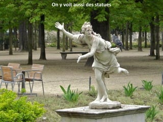 On y voit aussi des statues
 