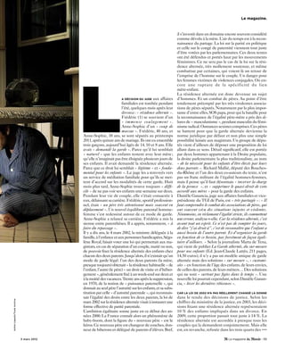 le magazine.



                                                                                                           il s’investit dans un domaine encore souvent considéré
                                                                                                           comme dévolu à la mère. L’air du temps est à la recon-
                                                                                                           naissance du partage. La loi sur la parité en politique
                                                                                                           et celle sur le congé de paternité viennent tout juste
                                                                                                           d’être votées par les parlementaires. Ces deux textes
                                                                                                           ont été défendus et portés haut par les mouvements
                                                                                                           féministes. Ce ne sera pas le cas de la loi sur la rési-
                                                                                                           dence alternée, très mollement soutenue, et même
                                                                                                           combattue par certaines, qui voient là un retour de




                                            L
                                                                                                           l’emprise de l’homme sur le couple. Un danger pour
                                                                                                           les femmes victimes de violences conjugales. Ou en-
                                                                                                           core une rupture de la spécificité du lien
                                                                                                           mère-enfant.
                                                                                                           La résidence alternée est donc devenue un sujet
                                                                     a décision du juge    aux affaires    d’hommes. Et un combat de pères. Au point d’être
                                                                      familiales est tombée pendant        totalement préempté par les très virulentes associa-
                                                                      l’été, quelques mois après leur      tions de pères séparés. Notamment par la plus impor-
                                                                      divorce : « résidence alternée ».    tante d’entre elles, SOS papa, pour qui la bataille pour
                                                                      Frédéric (1) se souvient d’un        la reconnaissance de l’égalité père-mère a pris des al-
                                                                      « immense soulagement ».             lures de « masculanisme », pendant masculin du fémi-
                                                                      Anne-Sophie d’un « coup de           nisme radical. Outrances sexistes comprises. Ces pères
                                                                      massue ». Frédéric, 40 ans, et       se battent pour que la garde alternée devienne la
                                            Anne-Sophie, 38 ans, se sont séparés au printemps              norme juridique par défaut et non plus une simple
                                            2011, après quinze ans de mariage. Ils ont eu ensemble         possibilité laissée aux magistrats. Un groupe de dépu-
                                            trois garçons, aujourd’hui âgés de 14, 10 et 8 ans. Elle       tés vient d’ailleurs de déposer une proposition de loi
                                            avait « demandé la garde ». Parce qu’il lui semblait           allant dans ce sens. Détail significatif, elle est portée
                                            « naturel » que les enfants restent avec leur mère ;           par deux hommes appartenant à la Droite populaire,
                                            qu’elle n’imaginait pas être éloignée plusieurs jours de       la droite parlementaire la plus traditionaliste, au nom
                                            ses enfants. Il avait demandé la résidence alternée.           « de la nécessité pour les enfants d’être élevés par leurs
                                            Parce que ce droit lui semblait « légitime » et « fonda-       deux parents ». Richard Mallié, député des Bouches-
                                            mental pour les enfants ». Le juge les a renvoyés vers         du-Rhône et l’un des deux co-auteurs du texte, n’est
                                            un service de médiation familiale pour qu’ils se met-          pas un franc militant de l’égalité hommes-femmes,
                                            tent d’accord sur les modalités de cette garde. Huit           mais il pense qu’il faut désormais « inverser la charge
                                            mois plus tard, Anne-Sophie trouve toujours « diffi-           de la preuve », et « supprimer le quasi-droit de veto
                                            cile » de ne pas voir ses enfants une semaine sur deux.        accordé aux mères » pour la garde des enfants.
                                            Pendant leur vie de couple, elle s’était consacrée à           Danièle Ganancia, juge aux affaires familiales et vice-
                                            eux, délaissant sa carrière. Frédéric, sportif profession-     présidente du TGI de Paris, est « très partagée » : « Il
                                            nel, était « un père très attentionné mais souvent en          faut comprendre le combat des associations de pères, qui
                                            déplacement ». Un nouvel équilibre parental homme-             ont souvent vécu des situations injustes et violentes.
                                            femme s’est redessiné autour de ce mode de garde.              Néanmoins, en réclamant l’égalité stricte, ils commettent
                                            Anne-Sophie a relancé sa carrière. Frédéric a mis la           une erreur, analyse-t-elle. Car la résidence alternée, c’est
                                            sienne entre parenthèses. Il a appris, notamment, « à          avant tout un esprit. Ce n’est pas de compter les jours,
                                            faire du repassage ».                                          de dire “j’ai droit à”, c’est de reconnaître que l’enfant a
                                            Il y a dix ans, le 4 mars 2002, la ministre déléguée à la      aussi besoin de l’autre parent. Et d’organiser la garde
                                            famille,à l’enfance et aux personnes handicapées,Ségo-         en fonction de ce besoin, pas forcément de façon égali-
                                            lène Royal, faisait voter une loi qui permettait aux ma-       taire d’ailleurs. » Selon la journaliste Marta de Tena,
                                            gistrats, en cas de séparation d’un couple, marié ou non,      qui vient de publier La Garde alternée, du sur-mesure
                                            de pouvoir fixer la résidence alternée des enfants chez        pour nos enfants (Ed. Jean-Claude Lattès, 211 pages,
                                            chacun des deux parents. Jusqu’alors, il n’existait qu’un      14,50 euros), il n’y a pas un modèle unique de garde
                                            mode de garde légal: l’un des deux parents (la mère,           alternée mais des solutions « sur mesure », « customi-
                                            presque toujours) obtenait « la résidence habituelle » de      sées » en fonction de l’âge des enfants, de leurs envies,
                                            l’enfant, l’autre (le père) « un droit de visite et d’héber-   de celles des parents, de leurs métiers… Des solutions
                                            gement »,généralement fixé à un week-end sur deux et           qui ne sont « surtout pas figées dans le temps ». Une
                                            à la moitié des vacances.Trente ans après la suppression,      nouvelle loi pourrait cependant, selon Danièle Ganan-
                                            en 1970, de la notion de « puissance paternelle », qui         cia, « lever les dernières réticences ».
                                            donnait au seul père l’autorité sur les enfants, et sa subs-
                                            titution par celle « d’autorité parentale », qui reconnais-    car la loi de 2002 n’a pas réellement changé la donne
                                            sait l’égalité des droits entre les deux parents, la loi de    dans le rendu des décisions de justice. Selon les
Achim Lippoth/Trunk Archive




                                            mars 2002 sur la résidence alternée visait à instaurer une     chiffres du ministère de la justice, en 2003, les déci-
                                            forme effective de parité parentale.                           sions fixant une résidence alternée représentaient
                                            L’ambition égalitaire sonne juste en ce début des an-          10 % des enfants impliqués dans un divorce. En
                                            nées 2000. La France connaît alors un phénomène de             2009, cette proportion passait tout juste à 14 %. La
                                            baby-boom, dont la figure du « nouveau père » est le           résidence alternée est accordée à presque tous les
                                            héros. Ce nouveau père est changeur de couches, don-           couples qui la demandent conjointement. Mais elle
                                            neur de biberons et délégué de parents d’élèves. Bref,         est, en revanche, refusée dans les trois quarts des •••

                              3 mars 2012                                                                                                                          - 59
 