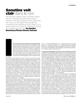le magazine.




Sonatine voit
clair dans le noir.
Pas de Mary Higgins Clark ni d’Harlan Coben
dans le catalogue de cette petite maison
d’édition, mais des pépites du polar dénichées
par un duo au flair digne des plus grands
enquêteurs de la littérature noire. Créée il y a à
peine quatre ans, Sonatine multiplie les succès,
tant publics que critiques. Par Bastien
Bonnefous/Photos Nicolas Guiraud




I
en somme.
                 nutile de chercher leur plaque dans saint-germain-des-prés.
                 Ils ont choisi de s’exiler du côté de la porte Maillot, dans
                 un hôtel particulier appartenant à une société de conseil
                 financier coincé entre le Palais des Sports et le périphé-
                 rique. Pour le Paris intello et les fantômes tutélaires des
                 lettres françaises, on repassera… C’est ici, dans deux
                 pièces toutes blanches envahies de livres et de manuscrits,
                 que s’opère depuis cinq ans le miracle Sonatine. Un mi-
                 racle qui combine tirages de best-sellers et romans noirs
                 de qualité. L’anti-Mary Higgins Clark ou Harlan Coben,

En à peine une soixantaine de titres, la maison au nom tiré du chef-
d’œuvre de Takeshi Kitano est devenue incontournable dans le monde
du polar: R. J. Ellory, Shane Stevens, Jesse Kellerman, S. J. Watson… on
ne compte plus les pépites dénichées par Sonatine et leurs dizaines de
milliers de livres vendus. Sans auteur locomotive au départ et alors que
les tables des libraires dégueulent de collections noires, Sonatine a réussi
à créer une marque de fabrique, avec ses couvertures ultravisuelles à rabat
et ses romans à nuits blanches garanties. Désormais, les lecteurs, fidèles,
                                                                                       cancre – «un bac merveilleusement raté » – n’apprécie guère. Il se souvient
                                                                                       encore d’un « déjeuner surréaliste » avec le gratin des éditeurs pendant
                                                                                       lequel il n’a « pas entendu une seule fois prononcé le mot “livre” ou “lecteur”,
                                                                                       ça ne causait que marketing ou droits numériques, c’était fascinant de niaise-
                                                                                       rie ». De quoi se faire encore des amis…

                                                                                       à l’origine, rien ne prédisposait ces deux-là à faire fortune dans le thriller.
                                                                                       Au début des années 2000, François Verdoux croise Arnaud Hofmarcher
                                                                                       aux Editions du Cherche-Midi. Le premier est alors chargé des droits
                                                                                       audiovisuels de l’éditeur; le second, après avoir développé la collection
                                                                                       d’humour grand public des « Pensées » (de Coluche, de Philippe Bou-
                                                                                       vard ou de Michel Galabru notamment), vient d’y lancer, avec l’éditeur
                                                                                       Claro, « Lot 49 », laboratoire de littérature étrangère pointue qui publiera,
                                                                                       entre autres, Richard Powers et William Vollmann. Coup de foudre ami-
                                                                                       cal. A l’époque, François Verdoux s’ennuie. L’ancien prof de tennis pour
                                                                                       comités d’entreprise – « un boulot de jeunesse sans aucun intérêt », rigole-
                                                                                       t-il – travaille depuis une quinzaine d’années dans le cinéma grâce à un
                                                                                       coup de main du producteur Alain Sarde, un « copain de raquette ». As-
                                                                                       sistant de production sur plusieurs films, il lui est même arrivé de faire
s’enquièrent du « dernier Sonatine » paru et, sur les foires du livre de               l’acteur pour rendre service – « le type qui joue au tennis pendant trois
Francfort ou de Londres, les autres éditeurs français réclament aux agents             secondes avec Bernard Blier dans Pétrole! Pétrole! [de Christian Gion],
des romans « à la Sonatine ». Ce succès critique et public fulgurant fait              c’est moi ! ». Mais le septième art et son « financement pathétique par des
désormais pousser des ailes à la maison, qui lance en ce début d’année                 chaînes de télévision incultes » ne l’excitent plus.
une collection « blanche » (lire page suivante). Une réussite qui ne                   En 2008, « sans business plan » et avec l’aide d’un mécène, le bibliophile
manque pas également de nourrir les jalousies chez la concurrence,                     Guy Martinolle – « citez-le, sans lui, on ne serait pas là », nous ordonne
raillant, sous couvert d’anonymat, un « éditeur commercial » dont la pro-              Verdoux –, qui leur avance 300 000 euros, et de quelques noms amis du
duction commencerait à « s’essouffler ».                                               cinéma comme l’agent Dominique Besnehard, le duo décide de créer
Il faut dire que François Verdoux et Arnaud Hofmarcher, les deux fonda-                Sonatine « pour voir si on en était capables ». A Verdoux, la gestion du
teurs, ne font rien comme les autres. « On n’a qu’une seule ligne de conduite:         business depuis Paris. A Hofmarcher, lecteur insatiable, surnommé
publier ce que l’on aime », expliquent-ils d’une même voix, l’un finissant             « Guerlain » par son acolyte pour son flair exceptionnel, la ruée vers les
d’ailleurs souvent la phrase commencée par l’autre. « On ne se dit jamais              manuscrits depuis… Saumur, Maine-et-Loire, où vit l’ancien étudiant
qu’on doit prendre tel ou tel livre parce qu’il est dans l’air du temps. On aime,      en philosophie. Hofmarcher passe d’ailleurs si peu de temps à Paris
on prend, point, qu’importe si le livre est sorti il y a vingt ans. Et si ça marche,   qu’une légende commence rapidement à naître : l’éditeur n’existerait
ce n’est que du bonus », décrypte, presque timide, Hofmarcher, quadra au               pas et derrière ce pseudo se cacherait un poids lourd du secteur. Les
physique d’éternel adolescent tendance nounours. « On ne fait partie d’au-             deux complices en rient toujours… « Guerlain » a sa méthode. Il traque,
cune chapelle, on ne choisit pas un auteur parce qu’il est le beau-frère de la         sur les sites Internet américains et dans les librairies à l’étranger, les
cousine de la femme de ménage de bidule qui est tout-puissant dans l’édition »,        romans inconnus non encore traduits ou tombés dans l’oubli. « Ellory,
précise Verdoux, grande et belle gueule de quinqua tout droit sorti d’un               je l’ai découvert par hasard à Londres, se souvient Arnaud Hofmarcher.
film de Sautet. Un coup de patte au petit milieu littéraire que cet ancien             Son quatrième roman venait de paraître en Angleterre. Je l’ai lu, adoré •••

3 mars 2012                                                                                                                                                        - 67
 
