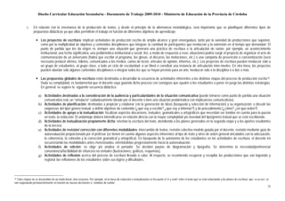 Diseño Curricular Educación Secundaria - Documento de Trabajo 2009-2010 - Ministerio de Educación de la Provincia de Córdoba


           □     En relación con la enseñanza de la producción de textos, y desde el principio de la alternancia metodológica, será importante que se planifiquen diferentes tipos de
                 propuestas didácticas ya que ellas permitirán el trabajo en función de diferentes objetivos de aprendizaje:

                        Los proyectos de escritura: implican actividades de producción escrita de amplio alcance y gran envergadura, tanto por la variedad de producciones que suponen,
                        como por la multiplicidad de objetivos y contenidos disciplinares que integran, la cantidad de participantes que involucran y la extensión en el tiempo que demandan. El
                        punto de partida que les da origen es siempre una situación que generará una práctica de escritura o la articulación de varias: por ejemplo, un acontecimiento
                        institucional, una fecha significativa, una problemática institucional o social. Así, a modo de respuesta a esas situaciones podría surgir el proyecto de organizar el acto de
                        conmemoración de un aniversario (habrá que escribir el programa, las glosas, el discurso, las invitaciones, etc.) o una campaña de prevención o concientización (será
                        necesario producir afiches, folletos, comunicados a los medios, cartas de lector, artículos de opinión, informes, etc.). Los proyectos de escritura pueden involucrar sólo a
                        un grupo de estudiantes, al grupo clase, a todo un ciclo de escolaridad; a un Nivel o constituir una instancia de articulación inter-niveles. En otra línea, los proyectos
                        pueden abordar sólo algunos contenidos disciplinares o integrar todos los que se hayan previsto para un año; involucrar sólo a la disciplina o a dos o más.

                        Las propuestas globales de escritura están destinadas a desarrollar la secuencia de actividades inherentes a las distintas etapas del proceso de producción escrita 16 .
                        Dada su complejidad, es fundamental que el docente vaya guiando dicho proceso con consignas que ayuden a los estudiantes a poner en juego las distintas estrategias.
                        En general, se sugiere la siguiente secuencia didáctica:

                     a) Actividades destinadas a la consideración de la audiencia y particularidades de la situación comunicativa (puede tomarse como punto de partida una situación
                        comunicativa real, un “simulacro” cuidadosamente ideado por el docente o bien una situación problemática con implicancias comunicativas).
                     b) Actividades de planificación: destinadas a propiciar y colaborar con la generación de ideas (búsqueda y selección de información) y su organización; a discutir las
                        exigencias del tipo/ género textual; a definir objetivos de contenido (¿qué voy a escribir? ¿qué voy a informar?) y de procedimiento (¿cómo? ¿en qué orden?)
                     c) Actividades de apoyo a la textualización: focalizan aspectos discursivos, textuales, gramaticales u ortográficos que necesitan ser tenidos en cuenta para la puesta
                        en texto, la redacción. El andamiaje deberá intensificarse en relación directa con la mayor complejidad y/o novedad del tipo/género textual que se está escribiendo.
                     d) Actividades de textualización propiamente dicha: orientan la escritura del texto, atendiendo a los planes generados en la segunda etapa y a los aportes resultantes
                        de la tercera.
                     e) Actividades de revisión/ corrección con diferentes modalidades: intercambio de textos, revisión colectiva modelo guiada por el docente, revisión mediante guía de
                        autoevaluación proporcionada por el profesor (se tienen en cuenta algunos aspectos inherentes al tipo de texto y otros de orden general vinculados con la adecuación,
                        la coherencia, la cohesión y la corrección gramatical y ortográfica). En búsqueda de la autonomía de los estudiantes en las actividades de escritura, el docente irá
                        secuenciando las modalidades antes mencionadas, orientándolas progresivamente hacia la autoevaluación.
                     f) Actividades de edición: se elige y/o analiza el portador. Se deciden pautas de diagramación y tipografía. Se determina la necesidad/pertinencia/
                        conveniencia/factibilidad de refuerzos no verbales (ilustraciones, gráficos, esquemas).
                     g) Actividades de reflexión acerca del proceso de escritura llevado a cabo. Al respecto, se recomienda recuperar y recopilar las producciones que van logrando y
                        registrar las reflexiones de los estudiantes sobre sus logros y dificultades.




16Tales etapas no se desarrollan de un modo lineal, sino recursivo. Por ejemplo, en la tarea de redacción o textualización es frecuente el “ir y venir” entre el texto que se está redactando y los planes de escritura, que –a su vez- se
van reajustando permanentemente en función de nuevas decisiones o “cambios de rumbo”.
                                                                                                                                                                                                                                         23
 