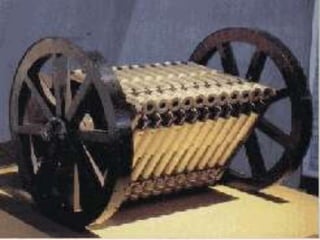 Esta máquina bélica ideada por Leonardo es un cañón
de bocas múltiples, dotado de 33 tubos colocados sobre
las tres caras de un prisma triangular giratorio, y con
capacidad para disparar tres cargas de once tiros
consecutivos.

Disparada una serie, mientras se disparaba la segunda
y se enfriaba la tercera, se podía recargar la primera y
así sucesivamente, multiplicando dramáticamente el
poder de fuego.
 