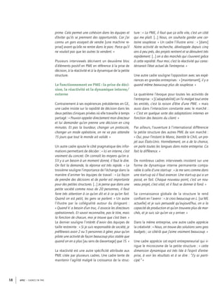 APEC – CADRES EN PME18
prime. Cela permet une cohésion dans les équipes et
d’éviter qu’ils se prennent des opportunités. Car j’ai
connu un gars essayait de vendre [une machine re-
prise] avant qu’elle ne rentre dans le parc. Parce qu’il
ne voulait pas que les autres la vendent. »
Plusieurs interviewés décrivent un deuxième bloc
d’éléments positif en PME en référence à la prise de
décision, à la réactivité et à la dynamique de la petite
structure.
Le fonctionnement en PME : la prise de déci-
sion, la réactivité et la dynamique interne/
externe
Contrairement à ses expériences précédentes en GE,
une cadre insiste sur la rapidité de décision dans les
deux petites cliniques privées où elle travaille à temps
partagé : « Pouvoir appeler directement mon directeur
et lui demander qu’on prenne une décision en cinq
minutes. Et pas la lourdeur, changer un protocole,
changer un mode opératoire, on ne va pas attendre
15 jours que tout le monde ait validé. »
Un autre cadre ajoute le côté pragmatique des infor-
mations permettant de décider : « Ici en interne, c’est
vraiment du concret. On connaît les moyens qu’on a.
S’il y a un besoin à un moment donné, il faut le dire.
On fait la demande, la réponse est très rapide. » Le
troisième souligne l’importance de l’échange dans la
manière d’animer les équipes de travail : « La façon
de prendre des décisions et de parler est importante
pour des petites structures. […] Je pense que dans une
petite société comme nous de 20 personnes, il faut
faire très attention à ce qu’on dit et à ce qu’on fait.
Quand on est petit, les gens se parlent. » Un autre
l’illustre par la collégialité autour du dirigeant :
« Quand V. a besoin d’un truc, il associe les directeurs
opérationnels. Et savoir reconnaître, pas le titre, mais
la fonction de chacun, moi je trouve que c’est bien. »
Le dernier souligne l’intérêt d’avoir des équipes de
taille restreinte : « Si je suis responsable de société, je
préférerais avoir 2 ou 5 personnes à gérer, pour qu’on
pilote une activité de façon beaucoup plus stable que
quand on en a plus [au sens de davantage] que 15. »
La réactivité est une autre spéciﬁcité attribuée aux
PME citée par plusieurs cadres. Une cadre tente de
maintenir l’agilité malgré la croissance de la struc-
ture : « La PME, il faut que ça aille vite, c’est un côté
qui me plaît. […] Nous, on souhaite garder une cer-
taine souplesse. » Un cadre l’illustre ainsi : « [dans]
Notre activité de recherche, développée depuis cinq
ans à peu près, des projets rentrent et se déroulent très
rapidement. […] on a des marchés qui s’ouvrent grâce
à cette rapidité. Pour moi, c’est la réactivité qui carac-
tériserait l’état actuel de l’entreprise. »
Une autre cadre souligne l’opposition avec ses expé-
riences en grandes entreprises : « [maintenant], il y a
quand même beaucoup plus de souplesse. »
La quatrième l’évoque pour toutes les activités de
l’entreprise : « [L’adaptabilité] on l’a malgré tout entre
les entités, c’est la raison d’être d’une PME. » mais
aussi dans l’interaction constante avec le marché :
« C’est en quelque sorte des adaptations internes en
fonction des besoins du client. »
Par ailleurs, l’ouverture à l’international différencie
la petite structure des autres PME de son marché :
« Oui, pour l’instant le Maroc, bientôt le Chili, un pro-
jet aux États-Unis. Honnêtement, on a de la chance,
on parle toutes les langues dans notre entreprise. Ca
fait la différence. »
De nombreux cadres interviewés insistent sur une
forme de dynamique interne permanente compa-
rable à celle d’une start-up : « Je me sens comme dans
une start-up où il faut avancer. Une start-up qui a un
passé, en fait. Chaque nouveau point, c’est un nou-
veau projet, c’est vital, et il faut se donner à fond. »
Sa connaissance globale de la structure le rend
conﬁant en l’avenir : « Je crois beaucoup en L. [sa ME
actuelle] et je suis persuadé qu’aujourd’hui, on a la
capacité de production et qu’on trouvera plus de mar-
chés, et je suis sûr qu’on va y arriver. »
Dans la même entreprise, une autre cadre apprécie
la créativité : « Nous, on trouve des solutions sans gros
budgets ; ce côté-là que j’aime vraiment beaucoup. »
Une cadre apprécie cet esprit entrepreneurial qui ir-
rigue le microcosme de la petite structure : « cette
dimension dynamique est très liée à l’esprit d’entre-
prise, à voir les résultats et à se dire : “J’y ai parti-
cipé.” »
 