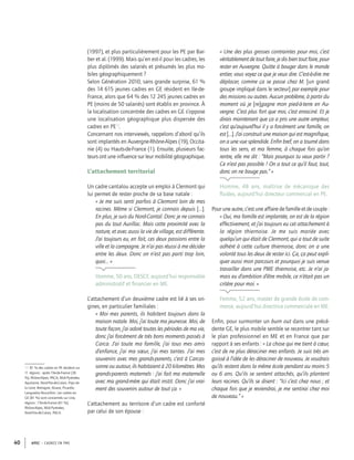 APEC – CADRES EN PME40
(1997), et plus particulièrement pour les PE par Bar-
ber et al. (1999). Mais qu’en est-il pour les cadres, les
plus diplômés des salariés et présumés les plus mo-
biles géographiquement ?
Selon Génération 2010, sans grande surprise, 61 %
des 14 615 jeunes cadres en GE résident en Ile-de-
France, alors que 64 % des 12 245 jeunes cadres en
PE (moins de 50 salariés) sont établis en province. À
la localisation concentrée des cadres en GE s’oppose
une localisation géographique plus dispersée des
cadres en PE17
.
Concernant nos interviewés, rappelons d’abord qu’ils
sont implantés en Auvergne-Rhône-Alpes (19), Occita-
nie (4) ou Hauts-de-France (1). Ensuite, plusieurs fac-
teurs ont une inﬂuence sur leur mobilité géographique.
L’attachement territorial
Un cadre cantalou accepte un emploi à Clermont qui
lui permet de rester proche de sa base natale :
« Je me suis senti parfois à Clermont loin de mes
racines. Même si Clermont, je connais depuis […].
En plus, je suis du Nord-Cantal. Donc je ne connais
pas du tout Aurillac. Mais cette proximité avec la
nature, et avec aussi la vie de village, est différente.
J’ai toujours eu, en fait, ces deux passions entre la
ville et la campagne. Je n’ai pas réussi à me décider
entre les deux. Donc on n’est pas parti trop loin,
quoi… »
Homme, 50 ans, DESCF, aujourd’hui responsable
administratif et ﬁnancier en ME.
L’attachement d’un deuxième cadre est lié à ses ori-
gines, en particulier familiales :
« Moi mes parents, ils habitent toujours dans la
maison natale. Moi, j’ai toute ma jeunesse. Moi, de
toute façon, j’ai adoré toutes les périodes de ma vie,
donc j’ai forcément de très bons moments passés à
Carca. J’ai toute ma famille, j’ai tous mes amis
d’enfance, j’ai ma sœur, j’ai mes tantes. J’ai mes
souvenirs avec mes grands-parents, c’est à Carcas-
sonne ou autour, ils habitaient à 20 kilomètres. Mes
grands-parents maternels : j’ai fait ma maternelle
avec ma grand-mère qui était instit. Donc j’ai vrai-
ment des souvenirs autour de tout ça. »
L’attachement au territoire d’un cadre est conforté
par celui de son épouse :
17. 81 % des cadres en PE résident sur
11 régions : après l’Ile-de-France (36
%), Rhône-Alpes, PACA, Midi-Pyrénées,
Aquitaine, Nord-Pas-de-Calais, Pays de
la Loire, Bretagne, Alsace, Picardie,
Languedoc-Roussillon. Les cadres en
GE (81 %) sont concentrés sur cinq
régions : l’Ile-de-France (61 %),
Rhône-Alpes, Midi-Pyrénées,
Nord-Pas-de-Calais, PACA.
« Une des plus grosses contraintes pour moi, c’est
véritablement de tout faire, je dis bien tout faire, pour
rester en Auvergne. Quitte à bouger dans le monde
entier, vous voyez ce que je veux dire. C’est-à-dire me
déplacer, comme ça se passe chez M. [un grand
groupe impliqué dans le secteur] par exemple pour
des missions ou autres. Aucun problème, à partir du
moment où je [re]gagne mon pied-à-terre en Au-
vergne. C’est plus fort que moi, c’est enraciné. Et je
dirais maintenant que ça a pris une autre ampleur,
c’est qu’aujourd’hui il y a forcément une famille, on
est […]. J’ai construit une maison qui est magniﬁque,
on a une vue splendide. Enﬁn bref, on a tourné dans
tous les sens, et ma femme, à chaque fois qu’on
rentre, elle me dit : “Mais pourquoi tu veux partir ?
Ce n’est pas possible ! On a tout ce qu’il faut, tout,
donc on ne bouge pas.” »
Homme, 48 ans, maîtrise de mécanique des
ﬂuides, aujourd’hui directeur commercial en PE.
Pour une autre, c’est une affaire de famille et de couple :
« Oui, ma famille est implantée, on est de la région
effectivement, et j’ai toujours eu cet attachement à
la région thiernoise. Je me suis mariée avec
quelqu’un qui était de Clermont, qui a tout de suite
adhéré à cette culture thiernoise, donc on a une
volonté tous les deux de rester ici. Ça, ça peut expli-
quer aussi mon parcours et pourquoi je suis venue
travailler dans une PME thiernoise, etc. Je n’ai ja-
mais eu d’ambition d’être mobile, ce n’était pas un
critère pour moi. »
Femme, 52 ans, master de grande école de com-
merce, aujourd’hui directrice commerciale en ME.
Enﬁn, pour surmonter un burn out dans une précé-
dente GE, le plus mobile semble se recentrer tant sur
le plan professionnel en ME et en France que par
rapport à ses enfants : « La chose qui me tient à cœur,
c’est de ne plus déraciner mes enfants. Je suis très an-
goissé à l’idée de les déraciner de nouveau. Je voudrais
qu’ils restent dans la même école pendant au moins 5
ou 6 ans. Qu’ils se sentent attachés, qu’ils plantent
leurs racines. Qu’ils se disent : “Ici c’est chez nous ; et
chaque fois que je reviendrai, je me sentirai chez moi
de nouveau.” »
 