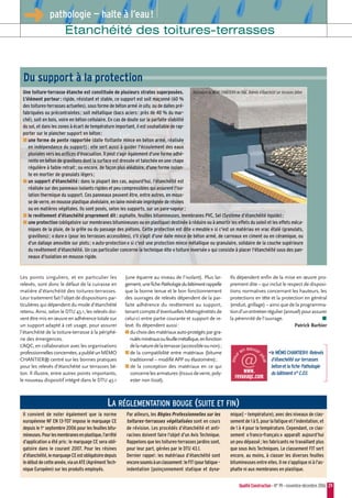 QualitéConstruction • N° 99 • novembre-décembre 2006 29
Étanchéité des toitures-terrasses
➜ pathologie — halte à l’eau!
Les points singuliers, et en particulier les
relevés, sont donc le défaut de la cuirasse en
matière d’étanchéité des toitures-terrasses.
Leur traitement fait l’objet de dispositions par-
ticulières qui dépendent du mode d’étanchéité
retenu. Ainsi, selon le DTU 43.1, les relevés doi-
vent être mis en œuvre en adhérence totale sur
un support adapté à cet usage, pour assurer
l’étanchéité de la toiture-terrasse à la périphé-
rie des émergences.
L’AQC, en collaboration avec les organisations
professionnellesconcernées,apubliéunMÉMO
CHANTIER® centré sur les bonnes pratiques
pour les relevés d’étanchéité sur terrasses bé-
ton. Il illustre, entre autres points importants,
le nouveau dispositif intégré dans le DTU 43.1
(une équerre au niveau de l’isolant). Plus lar-
gement,unefichePathologiedubâtimentrappelle
que la bonne tenue et le bon fonctionnement
des ouvrages de relevés dépendent de la par-
faite adhérence du revêtement au support,
tenantcompted’éventuelleshétérogénéitésde
celui-ci entre partie courante et support de re-
levé. Ils dépendent aussi:
■ duchoixdesmatériauxauto-protégéspargra-
nulésminérauxoufeuillemétallique,enfonction
delanaturedelaterrasse(accessibleounon);
■ de la compatibilité entre matériaux (bitume
traditionnel – modifié APP ou élastomère);
■ de la conception des matériaux en ce qui
concernelesarmatures(tissusdeverre,poly-
ester non tissé).
Ils dépendent enfin de la mise en œuvre pro-
prement dite – qui inclut le respect de disposi-
tions normatives concernant les hauteurs, les
protections en tête et la protection en général
(enduit, grillage) – ainsi que de la programma-
tiond’unentretienrégulier(annuel)pourassurer
la pérennité de l’ouvrage. ■
Patrick Barbier
Une toiture-terrasse étanche est constituée de plusieurs strates superposées.
L'élément porteur: rigide, résistant et stable, ce support est soit maçonné (60 %
des toitures-terrasses actuelles), sous forme de béton armé in situ, ou de dalles pré-
fabriquées ou précontraintes; soit métallique (bacs aciers: près de 40 % du mar-
ché), soit en bois, voire en béton cellulaire. En cas de doute sur la parfaite stabilité
du sol, et dans les zones à écart de température important, il est souhaitable de rap-
porter sur le plancher support en béton:
■ une forme de pente rapportée (dalle flottante mince en béton armé, réalisée
en indépendance du support) : elle sert aussi à guider l'écoulement des eaux
pluviales vers les orifices d'évacuation. Il peut s'agir également d'une forme adhé-
rente en béton de gravillons dont la surface est dressée et talochée en une chape
régulière à faible retrait; ou encore, de façon plus aléatoire, d'une forme isolan-
te en mortier de granulats légers;
■ un support d'étanchéité: dans la plupart des cas, aujourd'hui, l'étanchéité est
réalisée sur des panneaux isolants rigides et peu compressibles qui assurent l'iso-
lation thermique du support. Ces panneaux peuvent être, entre autres, en mous-
se de verre, en mousse plastique alvéolaire, en laine minérale imprégnée de résines
ou en matières végétales. Ils sont posés, selon les supports, sur un pare-vapeur;
■ le revêtement d'étanchéité proprement dit: asphalte, feuilles bitumineuses, membranes PVC, Sel (Système d’étanchéité liquide);
■ une protection (obligatoire sur membranes bitumineuses ou en plastique) destinée à réduire ou à amortir les effets du soleil et les effets méca-
niques de la pluie, de la grêle ou du passage des piétons. Cette protection est dite «meuble» si c'est un matériau en vrac étalé (granulats,
gravillons); «dure» (pour les terrasses accessibles), s'il s'agit d'une dalle mince de béton armé, de carreaux en ciment ou en céramique, ou
d'un dallage amovible sur plots; «auto-protection» si c'est une protection mince métallique ou granulaire, solidaire de la couche supérieure
du revêtement d'étanchéité. Un cas particulier concerne la technique dite «toiture inversée» qui consiste à placer l'étanchéité sous des pan-
neaux d'isolation en mousse rigide.
Du support à la protection
Il convient de noter également que la norme
européenne NF EN 13-707 impose le marquage CE
depuis le 1er
septembre 2006 pour les feuilles bitu-
mineuses.Pourlesmembranesenplastique,l’arrêté
d’application a été pris: le marquage CE sera obli-
gatoire dans le courant 2007. Pour les résines
d’étanchéité,lemarquageCEestobligatoiredepuis
ledébutdecetteannée,viaunATE(AgrémentTech-
nique Européen) sur les produits employés.
Par ailleurs, les Règles Professionnelles sur les
toitures-terrasses végétalisées sont en cours
de révision. Les procédés d’étanchéité et anti-
racines doivent faire l’objet d’un Avis Technique.
Rappelons que les toitures-terrasses jardins sont,
pour leur part, gérées par le DTU 43.1.
Dernier rappel: les matériaux d’étanchéité sont
encoresoumisàunclassement:leFIT(pourfatigue–
indentation [poinçonnement statique et dyna-
mique] – température), avec des niveaux de clas-
sementde1à5,pourlafatigueetl’indentation,et
de 1 à 4 pour la température. Cependant, ce clas-
sement «franco-français» apparaît aujourd’hui
un peu dépassé; les fabricants ne travaillant plus
que sous Avis Techniques. Le classement FIT sert
encore, au moins, à classer les diverses feuilles
bitumineuses entre elles. Il ne s'applique ni à l'as-
phalte ni aux membranes en plastique.
LA RÉGLEMENTATION BOUGE (SUITE ET FIN)
•le MÉMO CHANTIER® Relevés
d’étanchéité sur terrasses
béton et la fiche Pathologie
du bâtiment n° C.03.
Illustration du MÉMO CHANTIER® de l’AQC Relevés d’étanchéité sur terrasses béton
 