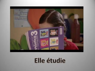 Elle étudie