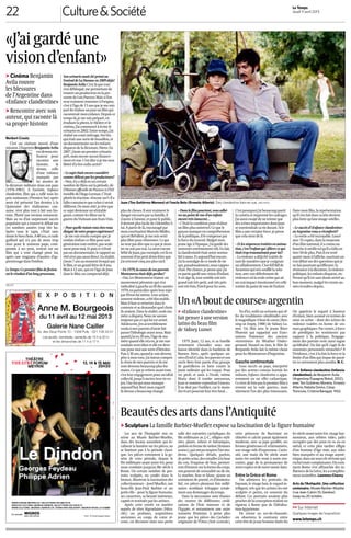 Culture&Société
Le Temps
Jeudi 11 avril 2013
22
Norbert Creutz
C’est un cinéaste investi d’une
mission.L’Argentin BenjamínAvila
estdevenuréa-
lisateur pour
raconter une
histoire, la
sienne, celle
d’une enfance
marquée par
les années de
la dictature militaire dans son pays
(1976-1983). A l’arrivée, Enfance
clandestine, film qui a raflé tous les
prix nationaux (Premios Sur) après
avoir été présenté l’an dernier à la
Quinzaine des réalisateurs can-
noise, n’est plus tout à fait son his-
toire. Plutôt une version romancée.
Mais au vu d’un surprenant succès
populaire qui a rouvert le débat sur
ces sombres années trop vite ba-
layées sous le tapis, c’était sans
doutelebonchoix.A40ans,cerude
gaillard qui n’a pas de mots trop
durs pour le nouveau pape, com-
promis à ses yeux, revient sur un
film qui a tout changé pour lui,
après une vingtaine d’années d’ap-
prentissagedansl’ombre.
LeTemps:Cepremierfilmdefiction
estlerésultatd’unlongprocessus.
PUBLICITÉ
<wm>10CFWMqw4DMQwEv8jR-pncGVZhUUFVblIV9__RKccKBqw0O2ulN9w85vM9X8ngA9SHBCwlopn3NHhTt4RhCFhP7sLioX86AaEG1FZo71EcJCB4wbxYd6D2GdJ-n-8FWjtxrH8AAAA=</wm>
<wm>10CAsNsjY0MLQ00DW3MDIzMAEAJw7iyQ8AAAA=</wm>
13, 14 & 15 MAI
20H30
Le Dindon
Georges Feydeau
Philippe Adrien
Photo : © Chantal Depagne Palazon
<wm>10CFWMKw4CQRAFT9ST9_o3Ay3Jug2C4NsQNPdXZHCIclV1nhUDP27H_Xk8iuAFMpdORGnm8JhFs6G6CkpX0K4Mmprn-vMFSHOgtyNQoTdDqIJo02zaPvSuMcfn9f4CUrBpXoAAAAA=</wm>
<wm>10CAsNsjY0MLQ00DW3MDI3MAUAhlQnvw8AAAA=</wm>
E x p o s i t i o n
Anne M. Bourgeois
du 11 avril au 12 mai 2013
Galerie nane Cailler
Av. des Deux-Ponts 10 - 1009 Pully - 021 728 23 01
Les jeudis, vendredis, samedis de 15 h à 20 h
et les dimanches de 11 h à 17 h
«J’aigardéune
visiond’enfant»
> Cinéma Benjamín
Avila rouvre
les blessures
de l’Argentine dans
«Enfance clandestine»
> Rencontre avec son
auteur, qui raconte là
sa propre histoire
Sonscénarioavaitétépriméau
FestivaldeLaHavaneen2009déjà!
BenjamínAvila:C’estlàquetout
s’estdébloqué,mepermettantde
trouverunproducteurenlaper-
sonnedeLuisPuenzo.Maissil’on
veutvraimentremonteràl’origine,
c’estàl’âgede13ansquejemesuis
juréderéaliserunjourunfilmqui
raconteraitmonenfance.Depuisce
temps-là,jemesuispréparé,en
étudiantlaphoto,lethéâtreetle
cinéma.J’aicommencéàécrirele
scénarioen2002.Entre-temps,j’ai
réaliséuncourtmétrage,VeoVeo,
quiétaitunesortedebrouillon,et
undocumentairesurlesenfants
disparusdeladictature,Nietos.En
2007,j’avaisunpremierscénario
prêt,maisencoreaucunfinance-
mentenvue.C’estdiresijemesens
libéréd’yêtreenfinarrivé!
–Lesujetétaitencoreconsidéré
commedélicatparlesproducteurs?
–Non,ilyadéjàeuuncertain
nombredefilmssurlapériode,de
L’Histoireofficielle dePuenzoàL’Œil
invisibledeDiegoLerman.C’était
plutôtlaréaction:«Encoreun?»Ila
falluconvaincrequecelui-ciserait
différent.Demoncôté,jerêveque
cesujetdevienneunvéritable
genre,commelesfilmssurla
guerreduVietnamauxEtats-Unis.
–Pourquelleraisonvousêtes-vous
éloignédevotrepropreexpérience?
–Jemesuisrenducomptequeje
voulaisréalisercefilmpourune
générationtoutentière,passeule-
mentpourmoi.Etpuiscen’était
pasundocumentaire,lerapportau
réeln’estpasaussidirect.Enréalité,
j’avais7ansaumomentévoquépar
lefilm,etungrandfrèrede8ans.
Maisà12ans,quiestl’âgedeJuan
danslefilm,oncomprenddéjà
plusdechoses.Ilsentvraimentle
dangerencouruparsafamille,il
s’ouvreàl’amour,etpourlepublic,
ildevientplusfaciledes’identifierà
lui.Apartirdelà,encouragépar
moncoscénaristeMarceloMüller,
quiestBrésilien,jemesuissenti
pluslibrepourréinventer.Cequi
neveutpasdirequecequejemon-
trenesoitpasvrai.Lasœurencore
bébédeJuan,parexemple,estlàen
souvenird’unpetitdemi-frèreque
j’airetrouvécinqansplustard.
–En1979,lacausedevosparents
Montonerosétaitdéjàperdue?
–Oui.LesMontonerosétaientun
mouvementpéronistequis’est
radicaliséàgaucheaufildesannées
1970,enparticulieraprèsleurrejet
parPéronlui-même.Leuraction,
souventviolente,aétédiscutable.
Maisilfautseremettredansle
contexteetsedemanderquelchoix
ilsavaient.Danslaréalité,seulema
mèreadisparu.Nousnesavons
toujourspascequiluiestarrivé.
Adolescent,j’enaiterriblement
vouluàmesparentsd’avoirfait
passerl’idéologieavantnous.Mais
quandj’aieu20ans,l’âgedema
mèrequandellem’aeu,jemesuis
soudainsentiidiotetelleestdeve-
nuepourmoiunesorted’héroïne.
Puisà30ans,quandjesuisdevenu
pèreàmontour,j’aimieuxcompris
lechoixdemesparentsetilsme
sontdevenusbeaucoupplushu-
mains.Cequejeretiensavanttout,
c’estleurengagementpourunidéal
collectif,jusqu’àmettreleurvieen
jeu.Unefoiquinousmanque
aujourd’hui.Bref,monregard
là-dessusabeaucoupchangé.
–Danslefilmpourtant,vousadhé-
rezaupointdevued’unenfant
encoretrèsinnocent…
–C’étaitlaconditionpourréaliser
unfilmplusuniversel.Cequele
garçonmanqueencompréhension
delapolitique,illecompensepar
laforceduressenti.Malgrémon
jeuneâgeàl’époque,j’aigardédes
souvenirsextrêmementvifs.Enfait,
laclandestinitéétaitnotrenorma-
litéànous.Etaujourd’huiencore,
j’ailanostalgiedecemodedevie
qui,paradoxalement,nousrappro-
chait.Parchance,jepensequej’ai
enpartiegardéunevisiond’enfant.
Acetâge-là,toutsemblesoittrès
grandsoittrèspetit,soittrèsprès
soittrèsloin.Pareilpourlessons.
C’estpourquoij’aibeaucoupporté
lacaméraetimprovisélescadrages.
J’aiaussiessayédeneretenirque
desscènesimportantesdontJuan
sesouviendraitsaviedurant.Sile
filmaunecertaineforce,jepense
quecelavientdelà.
–Etlesséquencestraitéesenanima-
tion,c’estl’enfantqui«filtre»cequi
étaittroptraumatisantpourlui?
–Laviolenceadéjàététraitéede
tantdemanièresquejecraignais
unaffadissement.C’estKillBillde
Tarantinoquim’asoufflélasolu-
tion,avecsondéferlementde
violencesoùlaseulescènequiait
unvraiimpactémotionnelestcelle
traitéedupointdevuedel’enfant.
Juan (Teo Gutiérrez Moreno) et l’oncle Beto (Ernesto Alterio). Des clandestins bien en vue. ARCHIVES
PYRAMIDEDISTRIBUTION
Dansmonfilm,lareprésentation
qu’ils’enfaitdanssatêtedevient
plusfortequ’uneimage«réelle».
–Lesuccèsd’«Enfanceclandestine»
enArgentinevousaréconforté?
–Lasortieaétéincroyable.Lancé
avec35copies,danslamoyenne
d’unfilmnational,ilaconnuun
bouche-à-oreilletelqu’ilafalluen
tirer50deplus.Puisilestresté
quatremoisàl’affiche,suscitantun
vraidébatsurdesquestionsqueje
nefaispourtantqu’effleurer:la
résistanceàladictature,laviolence
politique,lesenfantsdisparus,etc.
Preuvequ’ilestsansdoutearrivéau
bonmoment,malgrélestrentean-
néesécouléesdepuis.
Un«Aboutdecourse»argentin
> «Enfance clandestine»
fait penser à une version
latino du beau film
de Sidney Lumet
1979. Juan, 12 ans, et sa famille
reviennent s’installer sous une
fausse identité dans la banlieue de
Buenos Aires, après quelques an-
néesd’exilàCuba.Sesparentsetson
oncle Beto font partie d’un groupe
de guérilleros en lutte contre la
junte militaire qui les traque. Pour
ses profs et amis à l’école, même
Maria dont il tombe amoureux,
Juan se nomme cependant Ernesto.
Il ne doit pas l’oublier, car le moin-
dre écart pourrait leur être fatal…
Vu d’ici, voilà un scénario qui of-
fre de troublantes similitudes avec
le magnifiqueA bout de course (Run-
ning on Empty, 1988) de Sidney Lu-
met. Un film avec le jeune River
Phoenix qui rappelait aux Etats-
uniens l’existence des anciens
«terroristes» du Weather Under-
ground. Hasard ou non, le film de
Benjamín Avila fait la même chose
pour les Montoneros d’Argentine.
Gauche sentimentale
Gros succès au pays, interprété
par des acteurs connus hormis les
enfants, Enfance clandestine a appa-
remment eu un effet cathartique.
Cen’estdeloinpaslepremierfilmà
revenir sur la «sale guerre», mais
sûrement l’un des plus émouvants.
On apprécie le regard à hauteur
d’enfant, bien assumé en termes de
mise en scène – dont des scènes de
violence traitées en forme de «ro-
man graphique». Par contre, à force
de privilégier les sentiments par
rapport à la politique, l’engage-
ment des parents reste aussi vague
qu’idéalisé. Du fait qu’il s’agit là de
souvenirs personnels retouchés? A
l’évidence, c’est à la fois la force et la
limited’unfilmquirisquedeparaî-
tre ici nettement plus anodin.N. C.
VV Enfance clandestine (Infancia
clandestina), de Benjamín Avila
(Argentine/Espagne/Brésil, 2012),
avec Teo Gutiérrez Moreno, Ernesto
Alterio, Natalia Oreiro, César
Troncoso, Cristina Banegas. 1h52.
Beautésdesartsdansl’Antiquité
> Sculpture La famille Barbier-Mueller expose sa fascination de la figure humaine
Les arts de l’Antiquité mis en
scène au Musée Barbier-Mueller,
dans des locaux assombris qui fo-
calisent la lumière sur les pièces, ne
se limitent pas à la période classi-
que. Les pièces remontent à la ge-
nèse de cette période, depuis le
IVe millénaire avant notre ère, pour
nous conduire jusqu’au IIIe siècle à
Rome. Un certain nombre de por-
traits sculptés, ou coulés dans le
bronze, illustrent la fascination des
collectionneurs – Josef Mueller, son
beau-fils Jean-Paul Barbier et ses
petits-fils – pour la figure humaine,
ses caractères, sa beauté intérieure,
captée et restituée par les artistes.
Après cette entrée en matière
auprès de têtes légendaires (Héra-
clès) ou profanes, acquisitions
anciennes ou coups de cœur ré-
cents, on découvre dans une petite
salle des statuettes cycladiques du
IIIe millénaire av. J.-C., effigies styli-
sées, plates, sobres et hiératiques,
parfoisenformedeviolon(femmes
assises),quiontpuinspirerl’artmo-
derne. Quelques détails, parfois,
depetitsseins,desentaillesàlabase
du cou, l’esquisse de bras, permet-
tentd’insistersurlaformeducorps,
son pouvoir de sensualité ou de vie.
Le marbre, lisse et blanc, ajoute au
sentiment de pureté, et d’immorta-
lité, ces pièces plusieurs fois millé-
naires semblant échapper totale-
ment aux dommages du temps.
Dans la mezzanine sont réunies
des œuvres de différentes civili-
sations de l’Asie mineure et de
l’Egypte, et notamment une autre
statuette féminine, à peine plus
jeune que les pièces des Cyclades:
originaire de l’Oxus (Asie centrale),
cette princesse de Bactriane en
chlorite et calcite paraît également
moderne, avec sa jupe gonflée, ses
formes généreuses et schématisées,
son visage vide d’expression. Curio-
sité, une main du Ve siècle avant
notre ère semble venir à notre ren-
contre, gage de la permanence de
notreespèceetdenotresavoir-faire.
Entre la Grèce et Rome
On admirera les portraits du
Fayoum, le visage bon, le regard in-
telligent, tels que les artistes les ont
sculptés et peints, en souvenir du
défunt. Ces portraits seraient plus
prochesdelaconceptionréalisteen
vigueur à Rome que de l’idéalisa-
tion égyptienne.
De retour au rez-de-chaussée,
on observera le contraste entre
cettetêtedejeunehommedatéedu
Iersiècleavantnotreère,visagehar-
monieux, aux orbites vides, jadis
occupées par des yeux en os ou en
métal, et cette plus tardive effigie
d’un homme d’âge mûr, aux rides
bien marquées et au visage asymé-
trique,dansunsoucidevérismequi
excluttoutecomplaisance.Oucom-
ment Rome s’est affranchie des in-
fluencesdelaGrèce,lesacomplète-
ment assimilées. Laurence Chauvy
Arts de l’Antiquité. Une collection
centenaire. Musée Barbier-Mueller
(rue Jean-Calvin 10, Genève).
Jusqu’au 20 octobre.
GORKAESTRADA
>> Sur Internet
Quelques images de l’exposition
www.letemps.ch
 