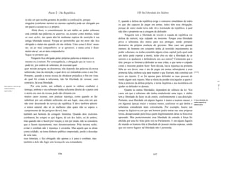 Parte 2 - Da República                                               XXI Da Liberdade dos Súditos

                                (a não ser que receba garantia de perdão) a confessá-Io, porque
                                                                                                        E, quando a defesa da república exige o concurso simultãneo de todos
                                ninguém (conforme mostrei no mesmo capítulo) pode ser obrigado por
                                                                                                        os que são capazes de pegar em armas, todos têm essa obrigação,
                                um pacto a acusar-se a si próprio.
                                                                                                        porque de outro modo teria sido vã a instituição da república, à qual
                                      Além disso, o consentimento de um súdito ao poder soberano        não têm o propósito ou a coragem de defender.
                                está contido nas palavras eu autorizo, ou assumo como minhas, todas            Ninguém tem a liberdade de resistir à espada da república em
                                as suas ações, nas quais não há nenhuma espécie de restrição à sua      defesa de outrem, seja culpado ou inocente. Porque essa liberdade
                                antiga liberdade natural. Porque ao permitirlhe que me mate não fico    priva a soberania dos meios para nos proteger, sendo portanto
                                obrigado a matar-me quando ele me ordena. Uma coisa é dizer: mata-      destrutiva da própria essência do governo. Mas caso um grande
                                me, ou ao meu companheiro, se te aprouver, e outra coisa é dizer:       número de homens em conjunto tenha já resistido injustamente ao
                                matar-me-ei, ou ao meu companheiro.                                     poder soberano, ou tenha cometido algum crime capital, pelo qual cada
                                Segue-se portanto que                                                   um deles pode esperar a morte, terão eles ou não a liberdade de se
                                      Ninguém fica obrigado pelas próprias palavras a matarse a si      unirem e se ajudarem e defenderem uns aos outros? Certamente que a
                                mesmo ou a outrem. Por conseqüência, a obrigação que às vezes se        têm: porque se limitam a defender as suas vidas, o que tanto o culpado
                                pode ter, por ordem de soberano, de executar qual                       como o inocente podem fazer. Sem dúvida, havia injustiça na primeira                                 '"
                               quer missão perigosa ou desonrosa, não depende das palavras da nossa     falta ao seu dever; mas o ato de pegar em armas subseqüente a essa
                               submissão, mas da intenção, a qual deve ser entendida como o seu fim.    primeira falta, embora seja para manter o que fizeram, não constitui um      [113]
                               Portanto, quando a nossa recusa de obedecer prejudica o fim em vista     novo ato injusto. E se for apenas para defender as suas pessoas de
                               do qual foi criada a soberania, não há liberdade de recusar; caso        modo algum será injusto. Mas a oferta de perdão tira àqueles a quem é
                                                                                                                                                                                                             I~!
                               contrário, há essa liberdade.                                            feita o pretexto da defesa própria, e torna ilegítima a sua insistência em
                                                                                                                                                                                                              2~
Nem à guerra, a nào ser que
voluntariamente a
                                     Por esta razão, um soldado a quem se ordene combater o             ajudar ou defender os demais.                                                                         :
                                                                                                                                                                                                              ,
empreendam.
                               inimigo, embora o seu soberano tenha suficiente direito de o punir com          Quanto às outras liberdades, dependem do silêncio da lei. Nos
                               o morte em caso de recusa, pode não obstante em                          casos em que o soberano não tenha estabelecido uma regra, o súdito
                               muitos casos recusar, sem praticar injustiça, como quando se faz         tem a liberdade de fazer ou de omitir, conformemente à sua discrição.
                               substituir por um soldado suficiente em seu lugar, caso este em que      Portanto, essa liberdade em alguns lugares é maior e noutros menor, e        A maior liberdade dos
                                                                                                                                                                                     súditos depentk do
                               não está- desertando do serviço da república. E deve também admitir      em algumas épocas maior e noutras menor, conforme os que detêm a             silêneio da lei.
                               o temor natural, não só às mulheres (das quais não se espera o           soberania consideram mais conveniente. Por exemplo, houve um
                               cumprimento de tão perigoso dever), mas                                  tempo na Inglaterra em que um homem podia entrar nas suas próprias
                              também aos homens de coragem feminina. Quando dois exércitos              terras, desapossando pela força quem ilegitimamente delas se houvesse
                              combatem, há sempre os que fogem, de um dos lados, ou de ambos;           apossado. Mas posteriormente essa liberdade de entrada à força foi
                              mas quando não o fazem por traição, e sim por medo, não se considera      abolida por uma lei feita (pelo rei) no Parlamento. E em alguns lugares
                              que o fazem injustamente, mas desonrosamente. Pela mesma razão,           do mundo os homens têm a liberdade de possuir muitas esposas, sendo
                              evitar o combate não é injustiça, é covardia. Mas aquele que se alista    que em outros lugares tal liberdade não é permitida.
                              como soldado, ou toma dinheiro público emprestado, perde a desculpa
                              de uma natu
                              reza timorata, e fica obrigado não apenas a ir para o combate, mas
                              também a dele não fugir sem licença do seu comandante.



                                                              186                                                                         187
 