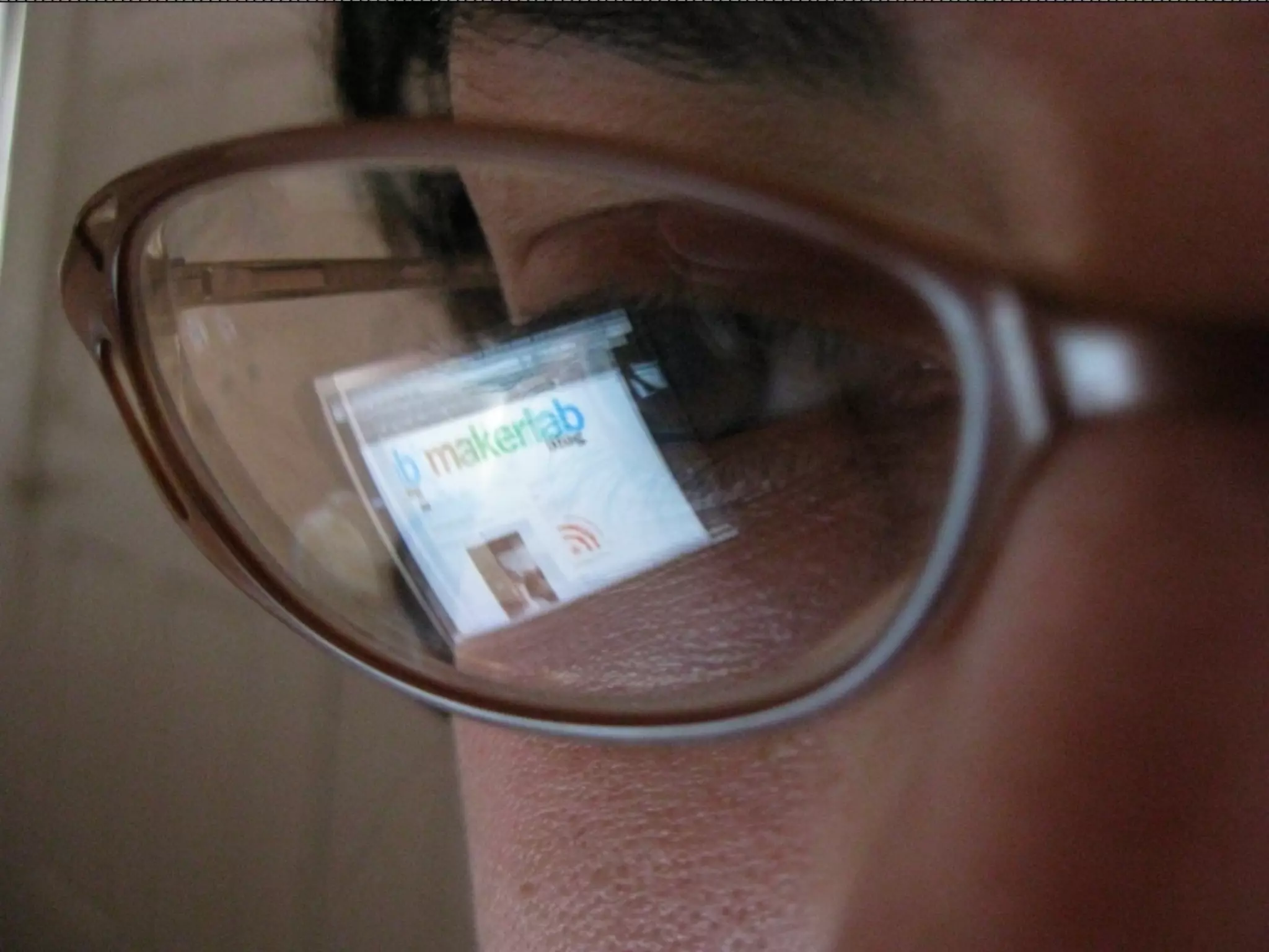 SLIDE TITLE GOES HERE
SUBHEADLINE CAN GO HERE OR DELETE THIS BOX.
To reshape the digital media experience in a way that will become a new standard in
quality publishing.




LEWEB ’12
 