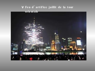 Feu d’ artifice jaillit de la tour orientale 