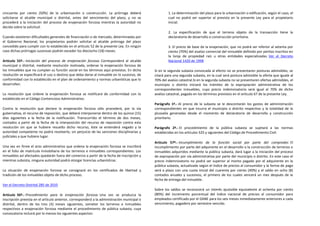 cincuenta por ciento (50%) de la urbanización o construcción. La prórroga deberá                      1. La determinación del plazo para la urbanización o edificación, según el caso, el
solicitarse al alcalde municipal o distrital, antes del vencimiento del plazo, y no se                cual no podrá ser superior al previsto en la presente Ley para el propietario
procederá a la iniciación del proceso de enajenación forzosa mientras la autoridad no                 inicial.
decida sobre la solicitud.
                                                                                                      2. La especificación de que el terreno objeto de la transacción tiene la
Cuando existieren dificultades generales de financiación o de mercado, determinadas por               declaratoria de desarrollo o construcción prioritaria.
el Gobierno Nacional, los propietarios podrán solicitar al alcalde prórroga del plazo
concedido para cumplir con lo establecido en el artículo 52 de la presente Ley. En ningún             3. El precio de base de la enajenación, que no podrá ser inferior al setenta por
caso dichas prórrogas sucesivas podrán exceder los dieciocho (18) meses.                              ciento (70%) del avalúo comercial del inmueble definido por peritos inscritos en
                                                                                                      la lonja de propiedad raíz u otras entidades especializadas. Ver el Decreto
Artículo 55º.- Iniciación del proceso de enajenación forzosa. Corresponderá al alcalde                Nacional 1420 de 1998
municipal o distrital, mediante resolución motivada, ordenar la enajenación forzosa de
los inmuebles que no cumplan su función social en los términos aquí previstos. En dicha       Si en la segunda subasta convocada al efecto no se presentaren posturas admisibles, se
resolución se especificará el uso o destino que deba darse al inmueble en lo sucesivo, de     citará para una segunda subasta, en la cual será postura admisible la oferta que iguale al
conformidad con lo establecido en el plan de ordenamiento y normas urbanísticas que lo        70% del avalúo catastral.Si en la segunda subasta no se presentaren ofertas admisibles, el
desarrollen.                                                                                  municipio o distrito iniciará los trámites de la expropiación administrativa de los
                                                                                              correspondientes inmuebles, cuyo precio indemnizatorio será igual al 70% de dicho
La resolución que ordene la enajenación forzosa se notificará de conformidad con lo           avalúo catastral, pagado en los términos previstos en el artículo 67 de la presente Ley.
establecido en el Código Contencioso Administrativo.
                                                                                              Parágrafo 1º.- Al precio de la subasta se le descontarán los gastos de administración
Contra la resolución que declare la enajenación forzosa sólo procederá, por la vía            correspondientes en que incurra el municipio o distrito respectivo y la totalidad de la
gubernativa, el recurso de reposición, que deberá interponerse dentro de los quince (15)      plusvalía generadas desde el momento de declaratoria de desarrollo y construcción
días siguientes a la fecha de la notificación. Transcurrido el término de dos meses,          prioritario.
contados a partir de la fecha de la interposición del recurso de reposición contra esta
resolución sin que se hubiere resuelto dicho recurso, éste se entenderá negado y la           Parágrafo 2º.- El procedimiento de la pública subasta se sujetará a las normas
autoridad competente no podrá resolverlo, sin perjuicio de las sanciones disciplinarias y     establecidas en los artículos 525 y siguientes del Código de Procedimiento Civil.
judiciales a que hubiere lugar.
                                                                                              Artículo 57º.- Incumplimiento de la función social por parte del comprador. El
Una vez en firme el acto administrativo que ordena la enajenación forzosa se inscribirá       incumplimiento por parte del adquirente en el desarrollo o la construcción de terrenos o
en el folio de matrícula inmobiliaria de los terrenos e inmuebles correspondientes. Los       inmuebles adquiridos mediante la pública subasta, dará lugar a la iniciación del proceso
inmuebles así afectados quedarán fuera del comercio a partir de la fecha de inscripción y     de expropiación por vía administrativa por parte del municipio o distrito. En este caso el
mientras subsista, ninguna autoridad podrá otorgar licencias urbanísticas.                    precio indemnizatorio no podrá ser superior al monto pagado por el adquirente en la
                                                                                              pública subasta, actualizado según el índice de precios al consumidor y la forma de pago
La situación de enajenación forzosa se consignará en los certificados de libertad y           será a plazo con una cuota inicial del cuarenta por ciento (40%) y el saldo en ocho (8)
tradición de los inmuebles objeto de dicho proceso.                                           contados anuales y sucesivos, el primero de los cuales vencerá un mes después de la
                                                                                              fecha de entrega del inmueble.
Ver el Decreto Distrital 285 de 2010
                                                                                              Sobre los saldos se reconocerá un interés ajustable equivalente al ochenta por ciento
Artículo 56º.- Procedimiento para la enajenación forzosa. Una vez se produzca la              (80%) del incremento porcentual del índice nacional de precios al consumidor para
inscripción prevista en el artículo anterior, corresponderá a la administración municipal o   empleados certificado por el DANE para los seis meses inmediatamente anteriores a cada
distrital, dentro de los tres (3) meses siguientes, someter los terrenos e inmuebles          vencimiento, pagadero por semestre vencido.
respectivos a enajenación forzosa mediante el procedimiento de pública subasta, cuya
convocatoria incluirá por lo menos los siguientes aspectos:
 