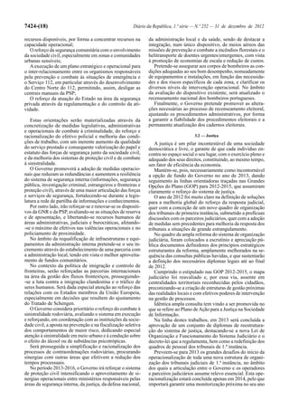 7424-(18)                                                 Diário da República, 1.ª série — N.º 252 — 31 de dezembro de 2012

recursos disponíveis, por forma a concentrar recursos na         da administração local e da saúde, sendo de destacar a
capacidade operacional;                                          integração, num único dispositivo, de meios aéreos das
   O reforço da segurança comunitária com o envolvimento         missões de prevenção e combate a incêndios florestais e o
da sociedade civil, especialmente em zonas e comunidades         helitransporte de doentes urgentes/emergentes, com vista
urbanas sensíveis;                                               à promoção de economias de escala e redução de custos.
   A execução de um plano estratégico e operacional para            Pretende-se assegurar aos corpos de bombeiros as con-
o inter-relacionamento entre os organismos responsáveis          dições adequadas ao seu bom desempenho, nomeadamente
pela prevenção e combate às situações de emergência e            de equipamentos e instalações, em função das necessida-
o Serviço 112, em particular através do desenvolvimento          des e dos riscos específicos de cada zona, e clarificar os
do Centro Norte do 112, permitindo, assim, desligar as           diversos níveis de intervenção operacional. No âmbito
centrais manuais da PSP;                                         da avaliação do dispositivo existente, será atualizado o
   O reforço da atuação do Estado na área da segurança           recenseamento nacional dos bombeiros portugueses.
privada através da regulamentação e do controlo da ati-             Finalmente, o Governo pretende promover as altera-
vidade.                                                          ções necessárias ao processo de recenseamento eleitoral,
                                                                 ajustando os procedimentos administrativos, por forma
   Estas orientações serão materializadas através da             a garantir a fiabilidade dos procedimentos eleitorais e a
concretização de medidas legislativas, administrativas           permanente atualização dos cadernos eleitorais.
e operacionais de combate à criminalidade, do reforço e
racionalização do efetivo policial e melhoria das condi-                                3.2 — Justiça
ções de trabalho, com um inerente aumento da qualidade              A justiça é um pilar incontestável de uma sociedade
do serviço prestado e consequente valorização do papel e         democrática e livre, o garante de que cada indivíduo en-
estatuto das forças de segurança junto da sociedade civil,       contra no espaço social o seu lugar, com o exercício pleno e
e da melhoria dos sistemas de proteção civil e de combate        adequado dos seus direitos, constituindo, ao mesmo tempo,
à sinistralidade.                                                um fator de eficiência da economia.
   O Governo promoverá a adoção de medidas operacio-                Mantém-se, pois, necessariamente como incontornável
nais que reduzam as redundâncias e aumentem a resiliência        a opção de fundo do Governo no ano de 2013, dando
do sistema de segurança interna (informações, segurança          seguimento às linhas orientadoras traçadas nas Grandes
pública, investigação criminal, estrangeiros e fronteiras e      Opções do Plano (GOP) para 2012-2015, que assumiram
proteção civil), através de uma maior articulação das forças     claramente o reforço do sistema de justiça.
e serviços de segurança, fortalecendo-se durante a legis-           O ano de 2012 foi muito claro na definição de soluções
latura a rede de partilha de informações e conhecimentos.        para a melhoria global do reforço da resposta judicial,
   Por outro lado, irão reforçar-se e renovar-se os dispositi-   quer com a conceção de um novo quadro de organização
vos da GNR e da PSP, avaliando-se as situações de reserva        dos tribunais de primeira instância, submetido a profícuas
e de aposentação, e libertando-se recursos humanos de            discussões com os parceiros judiciários, quer com a adoção
áreas administrativas, judiciais e burocráticas, afetando-       de medidas sem precedentes para melhoria da resposta dos
-se o máximo de efetivos nas valências operacionais e no         tribunais a situações de grande estrangulamento.
policiamento de proximidade.                                        No quadro da ampla reforma do sistema de organização
   No âmbito da requalificação de infraestruturas e equi-        judiciária, foram colocados a escrutínio e apreciação pú-
pamentos da administração interna pretende-se o seu in-          blica documentos definidores dos princípios estratégicos
cremento através do estabelecimento de uma parceria com          estruturantes da reforma, amplamente melhorados na se-
a administração local, tendo em vista o melhor aproveita-        quência das consultas públicas havidas, e que sustentarão
mento de fundos comunitários.                                    a definição dos necessários diplomas legais até ao final
   No contexto da política de imigração e controlo de            de 2012.
fronteiras, serão reforçadas as parcerias internacionais            Cumprindo o estipulado nas GOP 2012-2015, o mapa
na área da gestão dos fluxos fronteiriços, prosseguindo-         judiciário foi reavaliado e, por essa via, assente em
-se a luta contra a imigração clandestina e o tráfico de         centralidades territoriais reconhecidas pelos cidadãos,
seres humanos. Será dada especial atenção ao reforço das         preconizando-se a criação de estruturas de gestão próximas
relações com os Estados membros da União Europeia,               das realidades locais e com efetivos poderes de intervenção
especialmente em decisões que resultem do ajustamento            na gestão de processos.
do Tratado de Schengen.                                             Idêntica ampla consulta tem vindo a ser promovida no
   O Governo considera prioritário o reforço do combate à        que se refere ao Plano de Ação para a Justiça na Sociedade
sinistralidade rodoviária, avaliando o sistema em execução       de Informação.
e reforçando, em coordenação com as instituições da socie-          Na linha destes trabalhos, em 2013 será concluída a
dade civil, a aposta na prevenção e na fiscalização seletiva     aprovação de um conjunto de diplomas de reestrutura-
dos comportamentos de maior risco, dedicando especial            ção do sistema de justiça, destacando-se a nova Lei de
atenção à sinistralidade em meio urbano e à condução sobre       Organização e Funcionamento do Sistema Judiciário e o
o efeito do álcool ou de substâncias psicotrópicas.              decreto-lei que a regulamenta, bem como a redefinição dos
   Será prosseguida a simplificação e racionalização dos         quadros de pessoal dos tribunais de 1.ª instância.
processos de contraordenações rodoviárias, procurando               Preveem-se para 2013 os grandes desafios do início da
sinergias com outras áreas que efetivem a redução dos            operacionalização de toda uma nova estrutura de organi-
tempos processuais.                                              zação dos tribunais judiciais de 1.ª instância, no âmbito
   No período 2013-2016, o Governo irá reforçar o sistema        dos quais a articulação entre o Governo e os operadores
de proteção civil intensificando o aproveitamento de si-         e parceiros judiciários assume relevo essencial. Esta ope-
nergias operacionais entre ministérios responsáveis pelas        racionalização estará concluída apenas em 2014, pelo que
áreas da segurança interna, da justiça, da defesa nacional,      importará garantir uma monitorização próxima no seu ano
 