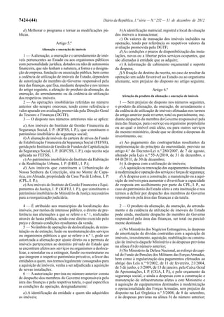 7424-(44)                                                Diário da República, 1.ª série — N.º 252 — 31 de dezembro de 2012

   d) Melhorar o programa e tornar as modificações pú-             b) A identificação matricial, registral e local da situação
blicas.                                                         dos imóveis a transacionar;
                                                                   c) Os valores de transação dos imóveis incluídos na
                         Artigo 5.º                             operação, tendo por referência os respetivos valores da
               Alienação e oneração de imóveis
                                                                avaliação promovida pela DGTF;
                                                                   d) As condições e prazos de disponibilização das insta-
   1 — A alienação, a oneração e o arrendamento de imó-         lações, novas ou a libertar pelos serviços ocupantes, que
veis pertencentes ao Estado ou aos organismos públicos          são alienadas à entidade que as adquire;
com personalidade jurídica, dotados ou não de autonomia            e) A informação de cabimento orçamental e suporte
financeira, que não tenham a natureza, a forma e a designa-     da despesa;
ção de empresa, fundação ou associação pública, bem como           f) A fixação do destino da receita, no caso de resultar da
a cedência de utilização de imóveis do Estado, dependem         operação um saldo favorável ao Estado ou ao organismo
de autorização do membro do Governo responsável pela            alienante, sem prejuízo do disposto no artigo seguinte.
área das finanças, que fixa, mediante despacho e nos termos
do artigo seguinte, a afetação do produto da alienação, da                               Artigo 6.º
oneração, do arrendamento ou da cedência de utilização
                                                                    Afetação do produto da alienação e oneração de imóveis
dos respetivos imóveis.
   2 — As operações imobiliárias referidas no número               1 — Sem prejuízo do disposto nos números seguintes,
anterior são sempre onerosas, tendo como referência o           o produto da alienação, da oneração, do arrendamento e
valor apurado em avaliação promovida pela Direção-Geral         da cedência de utilização de imóveis efetuadas nos termos
do Tesouro e Finanças (DGTF).                                   do artigo anterior pode reverter, total ou parcialmente, me-
   3 — O disposto nos números anteriores não se aplica:         diante despacho do membro do Governo responsável pela
                                                                área das finanças, para o serviço ou organismo proprietário
   a) Aos imóveis do Instituto de Gestão Financeira da
                                                                ou ao qual o imóvel está afeto, ou para outros serviços
Segurança Social, I. P. (IGFSS, I. P.), que constituem o
                                                                do mesmo ministério, desde que se destine a despesas de
património imobiliário da segurança social;
                                                                investimento, ou:
   b) À alienação de imóveis da carteira de ativos do Fundo
de Estabilização Financeira da Segurança Social (FEFSS),           a) Ao pagamento das contrapartidas resultantes da
gerida pelo Instituto de Gestão de Fundos de Capitalização      implementação do princípio da onerosidade, previsto no
da Segurança Social, I. P. (IGFCSS, I. P.), cuja receita seja   artigo 4.º do Decreto-Lei n.º 280/2007, de 7 de agosto,
aplicada no FEFSS;                                              alterado pela Leis n.os 55-A/2010, de 31 de dezembro, e
   c) Ao património imobiliário do Instituto da Habitação       64-B/2011, de 30 de dezembro;
e da Reabilitação Urbana, I. P. (IHRU, I. P.);                     b) À despesa com a utilização de imóveis;
   d) Aos imóveis que constituem a Urbanização de                  c) À aquisição ou renovação dos equipamentos destinados
Nossa Senhora da Conceição, sita no Monte de Capa-              à modernização e operação dos serviços e forças de segurança;
rica, em Almada, propriedade da Casa Pia de Lisboa, I. P.          d) À despesa com a construção, a manutenção ou a aqui-
(CPL, I. P.);                                                   sição de imóveis para aumentar e diversificar a capacidade
   e) Aos imóveis do Instituto de Gestão Financeira e Equi-     de resposta em acolhimento por parte da CPL, I. P., no
pamentos da Justiça, I. P. (IGFEJ, I. P.), que constituem o     caso do património do Estado afeto a esta instituição e nos
património imobiliário do Ministério da Justiça necessários     termos a definir por despacho dos membros do Governo
para a reorganização judiciária.                                responsáveis pela área das finanças e da tutela.

   4 — É atribuído aos municípios da localização dos               2 — O produto da alienação, da oneração, do arrenda-
imóveis, por razões de interesse público, o direito de pre-     mento e da cedência de utilização de imóveis do Estado
ferência nas alienações a que se refere o n.º 1, realizadas     pode ainda, mediante despacho do membro do Governo
através de hasta pública, sendo esse direito exercido pelo      responsável pela área das finanças, ser total ou parcial-
preço e demais condições resultantes da venda.                  mente destinado:
   5 — No âmbito de operações de deslocalização, de reins-
                                                                    a) No Ministério dos Negócios Estrangeiros, às despesas
talação ou de extinção, fusão ou reestruturação dos serviços
                                                                de amortização de dívidas contraídas com a aquisição de
ou organismos públicos a que se refere o n.º 1, pode ser
                                                                imóveis, investimento, aquisição, reabilitação ou constru-
autorizada a alienação por ajuste direto ou a permuta de
                                                                ção de imóveis daquele Ministério e às despesas previstas
imóveis pertencentes ao domínio privado do Estado que
                                                                na alínea b) do número anterior;
se encontrem afetos aos serviços ou organismos a desloca-
                                                                    b) No Ministério da Defesa Nacional, ao reforço do capi-
lizar, a reinstalar ou a extinguir, fundir ou reestruturar ou
                                                                tal do Fundo de Pensões dos Militares das Forças Armadas,
que integrem o respetivo património privativo, a favor das
                                                                bem como à regularização dos pagamentos efetuados ao
entidades a quem, nos termos legalmente consagrados para
                                                                abrigo das Leis n.os 9/2002, de 11 de fevereiro, 21/2004,
a aquisição de imóveis, venha a ser adjudicada a aquisição
                                                                de 5 de junho, e 3/2009, de 13 de janeiro, pela Caixa Geral
de novas instalações.
                                                                de Aposentações, I. P. (CGA, I. P.), e pelo orçamento da
   6 — A autorização prevista no número anterior consta
                                                                segurança social, e ainda a despesas com a construção e
de despacho dos membros do Governo responsáveis pela
                                                                manutenção de infraestruturas afetas a este Ministério e
área das finanças e pela respetiva tutela, o qual especifica
                                                                à aquisição de equipamentos destinados à modernização
as condições da operação, designadamente:
                                                                e operacionalidade das Forças Armadas, sem prejuízo do
   a) A identificação da entidade a quem são adquiridos         disposto na Lei Orgânica n.º 3/2008, de 8 de setembro,
os imóveis;                                                     e às despesas previstas na alínea b) do número anterior;
 