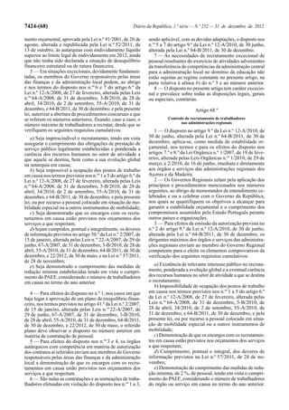 7424-(68)                                                Diário da República, 1.ª série — N.º 252 — 31 de dezembro de 2012

mento orçamental, aprovada pela Lei n.º 91/2001, de 20 de       sendo aplicável, com as devidas adaptações, o disposto nos
agosto, alterada e republicada pela Lei n.º 52/2011, de         n.os 5 a 7 do artigo 9.º da Lei n.º 12-A/2010, de 30 junho,
13 de outubro, às autarquias com endividamento líquido          alterada pela Lei n.º 64-B/2011, de 30 de dezembro.
superior ao limite legal de endividamento em 2012, ainda           7 — As necessidades de recrutamento excecional de
que não tenha sido declarada a situação de desequilíbrio        pessoal resultantes do exercício de atividades advenientes
financeiro estrutural ou de rutura financeira.                  da transferência de competências da administração central
   3 — Em situações excecionais, devidamente fundamen-          para a administração local no domínio da educação não
tadas, os membros do Governo responsáveis pelas áreas           estão sujeitas ao regime constante no presente artigo, na
das finanças e da administração local podem, ao abrigo          parte relativa à alínea b) do n.º 3 e ao número anterior.
e nos termos do disposto nos n.os 6 e 7 do artigo 6.º da           8 — O disposto no presente artigo tem caráter excecio-
Lei n.º 12-A/2008, de 27 de fevereiro, alterada pelas Leis      nal e prevalece sobre todas as disposições legais, gerais
n.os 64-A/2008, de 31 de dezembro, 3-B/2010, de 28 de           ou especiais, contrárias.
abril, 34/2010, de 2 de setembro, 55-A/2010, de 31 de
dezembro, e 64-B/2011, de 30 de dezembro, e pela presente                               Artigo 68.º
lei, autorizar a abertura de procedimentos concursais a que
se referem os números anteriores, fixando, caso a caso, o                 Controlo do recrutamento de trabalhadores
                                                                                 nas administrações regionais
número máximo de trabalhadores a recrutar, desde que se
verifiquem os seguintes requisitos cumulativos:                    1 — O disposto no artigo 9.º da Lei n.º 12-A/2010, de
   a) Seja imprescindível o recrutamento, tendo em vista        30 de junho, alterada pela Lei n.º 64-B/2011, de 30 de
assegurar o cumprimento das obrigações de prestação de          dezembro, aplica-se, como medida de estabilidade or-
serviço público legalmente estabelecidas e ponderada a          çamental, nos termos e para os efeitos do disposto nos
carência dos recursos humanos no setor de atividade a           artigos 7.º e 8.º da Lei Orgânica n.º 1/2007, de 19 de feve-
que aquele se destina, bem como a sua evolução global           reiro, alterada pelas Leis Orgânicas n.os 1/2010, de 29 de
na autarquia em causa;                                          março, e 2/2010, de 16 de junho, imediata e diretamente
   b) Seja impossível a ocupação dos postos de trabalho         aos órgãos e serviços das administrações regionais dos
em causa nos termos previstos nos n.os 1 a 5 do artigo 6.º da   Açores e da Madeira.
Lei n.º 12-A/2008, de 27 de fevereiro, alterada pelas Leis         2 — Os Governos Regionais zelam pela aplicação dos
n.os 64-A/2008, de 31 de dezembro, 3-B/2010, de 28 de           princípios e procedimentos mencionados nos números
abril, 34/2010, de 2 de setembro, 55-A/2010, de 31 de           seguintes, ao abrigo de memorandos de entendimento ce-
dezembro, e 64-B/2011, de 30 de dezembro, e pela presente       lebrados e ou a celebrar com o Governo da República,
lei, ou por recurso a pessoal colocado em situação de mo-       nos quais se quantifiquem os objetivos a alcançar para
bilidade especial ou a outros instrumentos de mobilidade;       garantir a estabilidade orçamental e o cumprimento dos
   c) Seja demonstrado que os encargos com os recru-            compromissos assumidos pelo Estado Português perante
tamentos em causa estão previstos nos orçamentos dos            outros países e organizações.
serviços a que respeitam;                                          3 — Para efeitos da emissão da autorização prevista no
   d) Sejam cumpridos, pontual e integralmente, os deveres      n.º 2 do artigo 9.º da Lei n.º 12-A/2010, de 30 de junho,
de informação previstos no artigo 50.º da Lei n.º 2/2007, de    alterada pela Lei n.º 64-B/2011, de 30 de dezembro, os
15 de janeiro, alterada pelas Leis n.os 22-A/2007, de 29 de     dirigentes máximos dos órgãos e serviços das administra-
junho, 67-A/2007, de 31 de dezembro, 3-B/2010, de 28 de         ções regionais enviam ao membro do Governo Regional
abril, 55-A/2010, de 31 de dezembro, 64-B/2011, de 30 de        competente para o efeito os elementos comprovativos da
dezembro, e 22/2012, de 30 de maio, e na Lei n.º 57/2011,       verificação dos seguintes requisitos cumulativos:
de 28 de novembro;
   e) Seja demonstrado o cumprimento das medidas de                a) Existência de relevante interesse público no recruta-
redução mínima estabelecidas tendo em vista o cumpri-           mento, ponderada a evolução global e a eventual carência
mento do PAEF, considerando o número de trabalhadores           dos recursos humanos no setor de atividade a que se destina
em causa no termo do ano anterior.                              o recrutamento;
                                                                   b) Impossibilidade de ocupação dos postos de trabalho
   4 — Para efeitos do disposto no n.º 1, nos casos em que      em causa nos termos previstos nos n.os 1 a 5 do artigo 6.º
haja lugar à aprovação de um plano de reequilíbrio finan-       da Lei n.º 12-A/2008, de 27 de fevereiro, alterada pelas
ceiro, nos termos previstos no artigo 41.º da Lei n.º 2/2007,   Leis n.os 64-A/2008, de 31 de dezembro, 3-B/2010, de
de 15 de janeiro, alterada pelas Leis n.os 22-A/2007, de        28 de abril, 34/2010, de 2 de setembro, 55-A/2010, de
29 de junho, 67-A/2007, de 31 de dezembro, 3-B/2010,            31 de dezembro, e 64-B/2011, de 30 de dezembro, e pela
de 28 de abril, 55-A/2010, de 31 de dezembro, 64-B/2011,        presente lei, ou por recurso a pessoal colocado em situa-
de 30 de dezembro, e 22/2012, de 30 de maio, o referido         ção de mobilidade especial ou a outros instrumentos de
plano deve observar o disposto no número anterior em            mobilidade;
matéria de contratação de pessoal.                                 c) Demonstração de que os encargos com os recrutamen-
   5 — Para efeitos do disposto nos n.os 3 e 4, os órgãos       tos em causa estão previstos nos orçamentos dos serviços
autárquicos com competência em matéria de autorização           a que respeitam;
dos contratos aí referidos enviam aos membros do Governo           d) Cumprimento, pontual e integral, dos deveres de
responsáveis pelas áreas das finanças e da administração        informação previstos na Lei n.º 57/2011, de 28 de no-
local a demonstração de que os encargos com os recru-           vembro;
tamentos em causa estão previstos nos orçamentos dos               e) Demonstração do cumprimento das medidas de redu-
serviços a que respeitam.                                       ção mínima, de 2 %, de pessoal, tendo em vista o cumpri-
   6 — São nulas as contratações e as nomeações de traba-       mento do PAEF, considerando o número de trabalhadores
lhadores efetuadas em violação do disposto nos n.os 1 a 3,      do órgão ou serviço em causa no termo do ano anterior.
 