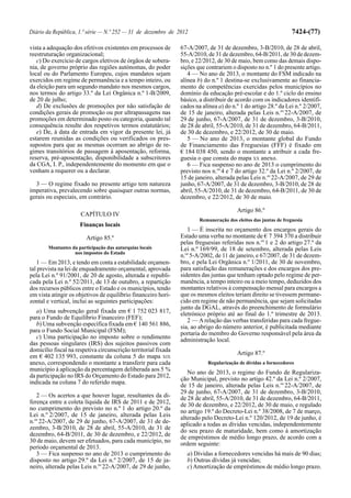 Diário da República, 1.ª série — N.º 252 — 31 de dezembro de 2012                                                  7424-(77)

vista a adequação dos efetivos existentes em processos de        67-A/2007, de 31 de dezembro, 3-B/2010, de 28 de abril,
reestruturação organizacional;                                   55-A/2010, de 31 de dezembro, 64-B/2011, de 30 de dezem-
   c) Do exercício de cargos eletivos de órgãos de sobera-       bro, e 22/2012, de 30 de maio, bem como das demais dispo-
nia, de governo próprio das regiões autónomas, do poder          sições que contrariem o disposto no n.º 1 do presente artigo.
local ou do Parlamento Europeu, cujos mandatos sejam                4 — No ano de 2013, o montante do FSM indicado na
exercidos em regime de permanência e a tempo inteiro, ou         alínea b) do n.º 1 destina-se exclusivamente ao financia-
da eleição para um segundo mandato nos mesmos cargos,            mento de competências exercidas pelos municípios no
nos termos do artigo 33.º da Lei Orgânica n.º 1-B/2009,          domínio da educação pré-escolar e do 1.º ciclo do ensino
de 20 de julho;                                                  básico, a distribuir de acordo com os indicadores identifi-
   d) De exclusões de promoções por não satisfação de            cados na alínea a) do n.º 1 do artigo 28.º da Lei n.º 2/2007,
condições gerais de promoção ou por ultrapassagens nas           de 15 de janeiro, alterada pelas Leis n.os 22-A/2007, de
promoções em determinado posto ou categoria, quando tal          29 de junho, 67-A/2007, de 31 de dezembro, 3-B/2010,
consequência resulte dos respetivos termos estatutários;         de 28 de abril, 55-A/2010, de 31 de dezembro, 64-B/2011,
   e) De, à data de entrada em vigor da presente lei, já         de 30 de dezembro, e 22/2012, de 30 de maio.
estarem reunidas as condições ou verificados os pres-               5 — No ano de 2013, o montante global do Fundo
supostos para que as mesmas ocorram ao abrigo de re-             de Financiamento das Freguesias (FFF) é fixado em
gimes transitórios de passagem à aposentação, reforma,           € 184 038 450, sendo o montante a atribuir a cada fre-
reserva, pré-aposentação, disponibilidade a subscritores         guesia o que consta do mapa XX anexo.
da CGA, I. P., independentemente do momento em que o                6 — Fica suspenso no ano de 2013 o cumprimento do
venham a requerer ou a declarar.                                 previsto nos n.os 4 e 7 do artigo 32.º da Lei n.º 2/2007, de
                                                                 15 de janeiro, alterada pelas Leis n.os 22-A/2007, de 29 de
  3 — O regime fixado no presente artigo tem natureza            junho, 67-A/2007, de 31 de dezembro, 3-B/2010, de 28 de
imperativa, prevalecendo sobre quaisquer outras normas,          abril, 55-A/2010, de 31 de dezembro, 64-B/2011, de 30 de
gerais ou especiais, em contrário.                               dezembro, e 22/2012, de 30 de maio.

                                                                                          Artigo 86.º
                      CAPÍTULO IV
                                                                         Remuneração dos eleitos das juntas de freguesia
                      Finanças locais
                                                                    1 — É inscrita no orçamento dos encargos gerais do
                         Artigo 85.º                             Estado uma verba no montante de € 7 394 370 a distribuir
                                                                 pelas freguesias referidas nos n.os 1 e 2 do artigo 27.º da
        Montantes da participação das autarquias locais          Lei n.º 169/99, de 18 de setembro, alterada pelas Leis
                   nos impostos do Estado
                                                                 n.os 5-A/2002, de 11 de janeiro, e 67/2007, de 31 de dezem-
   1 — Em 2013, e tendo em conta a estabilidade orçamen-         bro, e pela Lei Orgânica n.º 1/2011, de 30 de novembro,
tal prevista na lei de enquadramento orçamental, aprovada        para satisfação das remunerações e dos encargos dos pre-
pela Lei n.º 91/2001, de 20 de agosto, alterada e republi-       sidentes das juntas que tenham optado pelo regime de per-
cada pela Lei n.º 52/2011, de 13 de outubro, a repartição        manência, a tempo inteiro ou a meio tempo, deduzidos dos
dos recursos públicos entre o Estado e os municípios, tendo      montantes relativos à compensação mensal para encargos a
em vista atingir os objetivos de equilíbrio financeiro hori-     que os mesmos eleitos teriam direito se tivessem permane-
zontal e vertical, inclui as seguintes participações:            cido em regime de não permanência, que sejam solicitadas
                                                                 junto da DGAL, através do preenchimento de formulário
   a) Uma subvenção geral fixada em € 1 752 023 817,             eletrónico próprio até ao final do 1.º trimestre de 2013.
para o Fundo de Equilíbrio Financeiro (FEF);                        2 — A relação das verbas transferidas para cada fregue-
   b) Uma subvenção específica fixada em € 140 561 886,          sia, ao abrigo do número anterior, é publicitada mediante
para o Fundo Social Municipal (FSM);                             portaria do membro do Governo responsável pela área da
   c) Uma participação no imposto sobre o rendimento             administração local.
das pessoas singulares (IRS) dos sujeitos passivos com
domicílio fiscal na respetiva circunscrição territorial fixada
                                                                                          Artigo 87.º
em € 402 135 993, constante da coluna 5 do mapa XIX
anexo, correspondendo o montante a transferir para cada                     Regularização de dívidas a fornecedores
município à aplicação da percentagem deliberada aos 5 %             No ano de 2013, o regime do Fundo de Regulariza-
da participação no IRS do Orçamento do Estado para 2012,
                                                                 ção Municipal, previsto no artigo 42.º da Lei n.º 2/2007,
indicada na coluna 7 do referido mapa.
                                                                 de 15 de janeiro, alterada pelas Leis n.os 22-A/2007, de
                                                                 29 de junho, 67-A/2007, de 31 de dezembro, 3-B/2010,
   2 — Os acertos a que houver lugar, resultantes da di-         de 28 de abril, 55-A/2010, de 31 de dezembro, 64-B/2011,
ferença entre a coleta líquida de IRS de 2011 e de 2012,         de 30 de dezembro, e 22/2012, de 30 de maio, e regulado
no cumprimento do previsto no n.º 1 do artigo 20.º da            no artigo 19.º do Decreto-Lei n.º 38/2008, de 7 de março,
Lei n.º 2/2007, de 15 de janeiro, alterada pelas Leis            alterado pelo Decreto-Lei n.º 120/2012, de 19 de junho, é
n.os 22-A/2007, de 29 de junho, 67-A/2007, de 31 de de-          aplicado a todas as dívidas vencidas, independentemente
zembro, 3-B/2010, de 28 de abril, 55-A/2010, de 31 de            do seu prazo de maturidade, bem como à amortização
dezembro, 64-B/2011, de 30 de dezembro, e 22/2012, de            de empréstimos de médio longo prazo, de acordo com a
30 de maio, devem ser efetuados, para cada município, no         ordem seguinte:
período orçamental de 2013.
   3 — Fica suspenso no ano de 2013 o cumprimento do               a) Dívidas a fornecedores vencidas há mais de 90 dias;
disposto no artigo 29.º da Lei n.º 2/2007, de 15 de ja-            b) Outras dívidas já vencidas;
neiro, alterada pelas Leis n.os 22-A/2007, de 29 de junho,         c) Amortização de empréstimos de médio longo prazo.
 