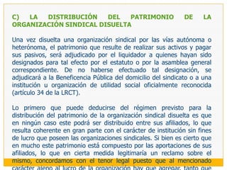 En lo que respecta al régimen jurídico de las secciones sindicales, se establece en el artículo 9 del DS 011 que el ámbito en que podrán constituirse es el centro de trabajo y que la función de estas instancias orgánicas será la representación del sindicato al interior de la empresa. Disponiéndose en la misma norma que la relación entre las secciones sindicales y el sindicato será la establecida en el estatuto de este último y que, salvo delegación expresa, aquellas no podrán asumir los fines y funciones previstos para los sindicatos en el artículo 8 de la LRCT.Finalmente, la regulación legal de las secciones sindicales se completa con las normas que reducen (razonablemente) a una la sección sindical que puede constituirse por cada organización en cada centro de trabajo (artículo 10 del DS 011) y con las que establecen que la representación de la sección sindical estará a cargo de dos delegados elegidos en asamblea general (artículo 9 del DS 011), con lo que estos representantes se convierten en los «portavoces» o «interlocutores» de las secciones sindicales respecto de los demás actores del sistema de relaciones laborales.Su papel al interior de la organización sindical es, además, complejo; puesto que tienen una «doble posición» al ser, de un lado, los enlaces entre la organización y los afiliados y, de otro, los representantes de la base ante la organización. Sin lugar a dudas, lo que disponga el estatuto sindical sobre el particular será fundamental para saber a qué lado se inclinará la balanza cuando se presenten este tipo de conflictos.