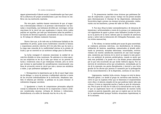 EN   LEGÍTIMA DESOBEDIENCIA                                                     INSUMISIÓN

siguen promoviendo el ideario social y transformador que hace posi-           3. Se promovieron también otras técnicas que podríamos lla-
ble la influencia del propio antimilitarismo y por eso entran en con-    mar de cooperación y apoyo mutuo: trabajo con los presos sociales
flicto con esa institución represiva.                                    para desenmascarar el chantaje de las dispersiones, información
                                                                         burocrático-legal a presos con escasos recursos personales, colabo-
      Por otra parte, también éramos conscientes de que, al negar-       ración con los monitores y presos del taller de SIDA, etcétera.
nos a determinadas órdenes o al protestar colectivamente con sen-
tadas y encarteladas, nos habíamos decidido por «investigar» ciertas           4. Fue muy eficaz la labor contrainformativa y de denuncia de
reacciones de la cárcel sin que supiéramos a ciencia cierta cuáles       injusticias y arbitrariedades a través de la prensa y en colaboración
podrían ser aquéllas, por más que valoráramos todas las posibles y,      con organismos de apoyo a presos como Salhaketa (ruedas de pren-
en función de diversos supuestos, actuáramos de una u otra mane-         sa en la puerta de la cárcel, informe para la comisión de asistencia
ra. El trabajo de reflexión realmente funcionó.                          social, y sobre todo la elaboración del «Giltzapeko Paranoiak», nues-
                                                                         tra revista manuscrita).
      Parece claro que, si de todo esto no hubiéramos hablado en las
asambleas de presos, quizá nunca hubiéramos conocido la famosa                 5. Por último, en menos medida pero acaso de gran notoriedad,
y «espontánea» protesta colectiva del 6 de julio (hito que da inicio a   se realizaron protestas colectivas, con desobediencia de órdenes,
la etapa más conocida de la conflictividad interna en la prisión de      utilización de cánticos, asambleas, comunicados al alcaide solici-
Iruña y que se convirtió en un auténtico órdago para la dirección).      tando su presencia, sentadas silenciosas, encarteladas, etcétera:
                                                                         vivimos con enorme satisfacción momentos de casi total transgre-
      La lucha consiguió el consenso emocional, la unidad de un          sión, momentos que hicieron de la cárcel un espacio lo más pareci-
colectivo dividido en otras cuestiones. No sabemos si a estos aspec-     do a un ambiente de protesta antidictadura, cuando se siente que
tos tan subjetivos se les da el valor que tienen en un proceso de        todo está prohibido y se puede ver a los demás presos admirados
lucha y resistencia como el que estábamos viviendo, pero es cierto       por lo que está ocurriendo sin que medie violencia alguna. Fue un
que tuvimos la oportunidad de autoafirmarnos consensuando una            ejercicio de noviolencia activa que actualmente, normalizada por la
línea de actuación contra la cárcel que más o menos nos satisfacía       vía de la represión con partes disciplinarios, y merced a una cierta
a todos, y que podríamos tipologizar así:                                gestión de los efectos que provoca el cansancio por la prolongación
                                                                         de los encarcelamientos y de la dispersión, continúa en esa cárcel.
     1. Destaquemos la importancia que se dio al cauce legal como
vía de diálogo y a veces de protesta o solidaridad colectiva a través          Lógicamente, también hubo errores. Aunque se evitó la desca-
de los recursos individualizados de la institución. Añadamos tam-        lificación global y se aludió al grupo de carceleros más fascista, lo
bién el esfuerzo por desvelar –y politizar en su justo término– el       cierto es que no supimos evitar que se fomentara el corporativismo
eufemístico lenguaje carcelario.                                         entre ellos y el silencio cómplice de los que pudieran haber sido más
                                                                         críticos. A veces se improvisó mucho y hasta se pecó de voluntaris-
     2. Igualmente a través de compromisos personales adquirió           mo. Pero lo peor de todo fue el ruido en la comunicación con la calle,
cuerpo la utilización de técnicas de no cooperación y boicot a órde-     el que no supiéramos hacer ver el fundamento de nuestra lucha
nes consideradas injustas: rechazos de destinos y redenciones,           cuando ya parecía imparable, para que se supiera que no era fruto
desobediencia a la orden de desnudo tras los vis a vis, etc.             de la espontaneidad (aunque hubiera situaciones espontáneas) ni
                                                                         de la sinrazón.


                                  276                                                                    277
 