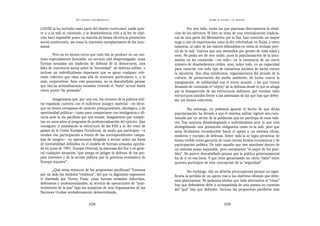 EN   LEGÍTIMA DESOBEDIENCIA                                              SOBRE   EL AHORA Y EL DESPUÉS


LOGSE la ha incluido como parte del diseño curricular), nadie quie-                Por otro lado, están las que plantean directamente la aboli-
re ir a la mili ni cobrando, y la desobediencia civil a la ley de obje-   ción de los ejércitos. Si bien se trata de una reivindicación tradicio-
ción hace imposible poner en marcha de forma efectiva la prestación       nal de una parte del Movimiento por la Paz, han conocido un mayor
social sustitutoria, así como la represión ejemplarizante de los insu-    auge a raíz de experiencias como la del referéndum en Suiza, y entre
misos.                                                                    nosotros, al calor de los valores difundidos en torno al rechazo juve-
                                                                          nil de la mili. Valores que son asumidos por gentes de toda edad y
        Pero no es menos cierto que todo ello se produce en un con-       sexo. No podía ser de otro modo, pues la popularización de la insu-
texto especialmente favorable: un servicio civil desprestigiado, unas     misión no ha consistido —no sólo— en la existencia de un cierto
fuerzas armadas sin tradición de defensa de la democracia, una            número de desobedientes civiles, sino, sobre todo, en su capacidad
falta de conciencia social sobre la “necesidad” de defensa militar, e     para conectar con todo tipo de iniciativas sociales de lucha contra
incluso un individualismo imperante que ve ajeno cualquier refe-          la injusticia. Son ellas (sindicatos, organizaciones del mundo de la
rente colectivo que vaya más allá de intereses particulares o, a lo       cultura, de preservación del medio ambiente, de lucha contra la
más, corporativos. Ante este panorama, no es descabellado pensar          marginación, de solidaridad con el tercer mundo...) las que vienen
que los/as antimilitaristas estamos viviendo el “éxito” actual hasta      llenando de contenido el “objeto” de la defensa desde el que se aboga
cierto punto “de prestado”.                                               por la desaparición de las estructuras militares, por resultar tales
                                                                          estructuras inútiles frente a las amenazas de las que hay que defen-
        Imaginemos que, por una vez, los rectores de la política mili-    der los bienes colectivos.
tar española cuenten con el suficiente margen material —es decir,
que no tienen cortapisas de carácter presupuestario, ideológico, o de             Sin embargo, no podemos ignorar el hecho de que dicha
oportunidad política— como para comportarse con inteligencia y efi-       popularización ha llevado a que el sistema militar vigente sea cues-
cacia ante la ola pacifista que nos invade. Imaginemos que comple-        tionado por un sector de la población que no participa de esos valo-
tan en unos años el programa de profesionalización del ejército. Que      res. Esa mayoría desideologizada e individualista ante la que está
consiguen ir asimilando la estructura de las FAS a la del resto de        deslegitimada una prestación obligatoria como es la mili, pero que
países de la Unión Europea Occidental, de modo que participen —y          sería fácilmente reconducible hacia el apoyo a un sistema eficaz,
vendan esa participación a través de las correspondientes campa-          moderno y europeo de defensa. Sobre todo si se logra presentar de
ñas de imagen— en operaciones dirigidas a actuar sobre los focos          forma creíble como garantía de unas ciertas formas económicas y de
de inestabilidad definidos en el modelo de fuerzas armadas aproba-        participación política. De todo aquello que nos mantiene dentro de
do en junio de 1991: Europa Oriental, la amenaza del Sur y en gene-       un sistema acaso mejorable, pero ciertamente “el mejor de los posi-
ral cualquier situación “que ponga en peligro la defensa de los pro-      bles”. No parece descabellado pensar que la política gubernamental
pios intereses y de la acción política que la potencia económica de       ha de ir en esa linea. Y que tiene garantizado un cierto “éxito” entre
Europa requiere”.                                                         quienes participen de esta concepción de la “seguridad”.
        ¿Qué sería entonces de las propuestas pacifistas? Tenemos                  Sin embargo, ello no debería preocuparnos porque no signi-
por un lado los modelos “realistas”, del que es dignísimo exponente       ficaría la perdida de un apoyo real a los objetivos últimos que debe-
el diseñado por Vicenç Fisas: unas fuerzas armadas reducidas,             mos plantearnos. No podemos olvidar que toda alternativa al “cómo”
defensivas y profesionalizadas, al servicio de operaciones de “man-       hay que defenderse debe ir acompañada de una puesta en cuestión
tenimiento de la paz” bajo los auspicios de una Organización de las       del “qué” hay que defender. Incluso las propuestas pacifistas más
Naciones Unidas verdaderamente democratizada.


                                   328                                                                       329
 