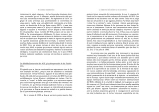 EN   LEGÍTIMA DESOBEDIENCIA                                      LA OBJECIÓN   DE   CONCIENCIA   EN MOVIMIENTO


tormentoso de aquel congreso, y de las tremendas tensiones inter-       quienes tienen sensación de estancamiento, de que el congreso de
nas y personales que en él afloraron, aquella declaración sólo pro-     Landa no fue capaz de cambiar realmente la dinámica del MOC. Las
vocó una minúscula escisión del MOC, en septiembre de 1979. Un          tensiones se van haciendo cada vez más fuertes. Cada vez se palpa
grupo de ocho personas, que posteriormente se convertirían en           más una situación en la que algunas personas “lo tienen muy claro”
unas quince, escribe una carta abierta de contestación a la decla-      y otras “no se enteran” o van a remolque y tienen unas preocupa-
ración, se desvincula de lo que llama «nuevo MOC», y pasa más           ciones muy distintas. Algunas de las personas que más tiempo lle-
tarde a constituirse como GOB (Grup d’Objectors de Barcelona).          van en el movimiento y más se han comprometido están mortal-
Algunos ni siquiera lo recuerdan o no han llegado a tener noticias      mente cansadas de tener que discutir y explicar cien veces lo que les
de esta pequeña y única escisión del MOC, porque con los años el        parece evidente, y necesitan hacer y vivir ciertas cosas sin esperar
GOB se fue progresivamente debilitando. Es justo reconocer que,         hasta el infinito al resto del movimiento. Pero además, su experien-
seguramente a pesar del escaso número de disidentes, estos refleja-     cia, el conocimiento de los temas, y su liderazgo, les permite mane-
ban de una forma más desgarrada el sentir de alguna otra gente que      jarse perfectamente sin esforzarse apenas ni salir de su aburri-
en aquellos momentos quedó desconcertada, o también tuvieron            miento. Son como el superdotado en la clase normal que, aburrido
muchas dudas, aunque decidieron ir resolviéndolas desde el interior     de que le expliquen lo que cogió a la primera, deja de prestar aten-
del MOC. Pero, así mismo, incluso al releer hoy en día su carta,        ción y empieza a enredar por pura frustración y aburrimiento. Así
resulta muy difícil no pensar que aunque tuviesen algo de razón en      estaban las cosas cuando se convocó la asamblea para los días 24,
cuanto a la forma de realizarse el congreso y elaborar la declaración   25, 26 y 27 de julio de 1980.
ideológica, en cuanto a las cuestiones de fondo, no es que el MOC
hubiese realmente cambiado, sino que tal vez ellos se unieron a él            Se preveía como una asamblea muy interesante y los grupos
por error.                                                              estaban muy ilusionados. Cada uno de los temas (todos ellos muy
                                                                        importantes, y que habrían merecido una asamblea por sí solos)
                                                                        habían sido muy trabajados por los diversos grupos encargados de
                                                                        presentarlos, y se habían preparado incluso antes a nivel local en
La debilidad estructural del MOC y la desesperación de los “históri-    muchos casos a partir de las informaciones previas. El orden del día
cos”.                                                                   incluía puntos como: el entrenamiento para la acción noviolenta, a
El episodio que se trata a continuación es seguramente uno de los       partir de lo aprendido de las acciones por la libertad de los objeto-
más dolorosos del MOC, porque puso de manifiesto su debilidad           res vascos; análisis sobre la estrategia noviolenta; organización de
estructural en ciertos terrenos y algunos de sus defectos más pro-      una contraconferencia de seguridad y cooperación alternativa a la
fundos. El estilo de funcionamiento y estructura del MOC hace que       oficial; presentación de la situación de la objeción y el antimilitaris-
periódicamente ciertos debates o problemas se repitan. Con fre-         mo en Europa, a partir de los viajes realizados recientemente por el
cuencia, el “nuevo” se halla como perdido y no encuentra espacio        Equipo Internacional: debate sobre las relaciones internacionales
para cubrir sus inquietudes más que en el terreno del activismo. Por    del MOC; reflexión de lo ocurrido y realizado en los grupos a partir
el contrario, los que llevan el tiempo suficiente tienen la sensación   del congreso, etc. Pero lo que realmente ocurrió en aquella asamblea
de moverse en círculos, de que siempre se está volviendo a empezar,     supuso un “crack” tan fuerte y tan desalentador que casi se lleva al
y de que nunca se llega a avanzar de verdad ni es posible desarro-      MOC por delante. Algunos “históricos” boicotearon la reunión y,
llar lo que necesitan poner en práctica ya.                             ante la absoluta impotencia general, lo consiguieron de una forma
                                                                        tan total y absoluta que, de hecho, hubo que suspenderla sin con-
     En el verano de 1980 se llega a un cierto punto muerto. Hay


                                  122                                                                        123
 