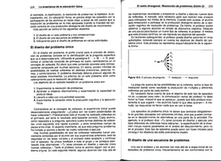 228

La enseñanza de la educación ({sica

el contraste, la clasificación, la resolución de problemas, la hipótesis, la ex­
trapolación, etc. En educación física, es posible dirigir los episodios con la
participación de los alumnos en todas ellas; a pesar de ello parece que la
resolución de problemas es la más apropiada cuando la finalidad del epi­
sodio consiste en una producción divergente del diseño de movimientos.
Esta sección se centra en los siguientes aspectos;
1. El diseño de un solo problema y sus consecuencias;
2. El diseño de una secuencia de problemas;
3. Indicaciones para el diseño de problemas en varias actividades.

El diseño del problema único
En el diseño del problema, el punto crucial para el proceso de resolu­
ción de problemas consiste en la identificación de la pregunta específica
que va a desencadenarlo. Utilizando el paradigma E ---. M ---. R, anali­
cemos el contenido conocido de gimnasia de suelo, centrándonos en el
concepto de voltereta. Es obvio que este contenido concreto está intrínse­
camente compuesto por muchas opciones. En teoría, existen infinidad de
posibilidades de realizar volteretas en distintas direcciones, posturas, rit­
mos, y combinaciones. El problema diseñado debería producir algunos de
estos posibles movimientos. La práctica de un solo problema sirve como
calentamiento para la resolución de problemas.
Los objetivos de un episodio basado en un problema único son:
1. Experimentar la resolución de problemas.
2. Aprender a relajarse afectivamente y experimentar la capacidad de
producir ideas.
3. Llevarlo a cabo con una activídad concreta.
4. Experimentar la conexión entre la producción cognitiva y la ejecución
fisica.
Centrándose en el concepto de voltereta, la experiencia inicial puede
desencadenarse preguntando: «¿Cuáles son las cuatro posibilidades de
hacer volteretas?» Prácticamente todo el mundo ha realizado volteretas en
el gimnasio, por tanto el resultado será bastante correcto. Cada alumno,
como respuesta a la pregunta, ejecutará cuatro formas distintas de voltere­
tas, unos siguiendo una rápida sucesión, y otros tomándose tiempo de
pausa entre ellas. El aspecto importante, es que esta pregunta (problema)
ha invitado al alumno a decidir las cuatro volteretas a ejecutar.
Hay muchas posibilidades de que las volteretas realizadas fueran pre­
viamente conocidas por el alumno por sus experiencias anteriores; esto da
seguridad en las fases iniciales y el profesor debe aceptarlo y continuar
con el episodio. Se ofrece feedback a todo el grupo y se prosigue plan­
teando más alternativas: «Tu tarea consiste en diseñar y ejecutar cinco
nuevas volteretas." Tanto el profesor como el alumno siguen con el pro­
blema original. En este segundo intento, algunos alumnos irán más allá de

El estilo divergente. Resolución de problemas (Estilo, G)

229

las experiencias recordadas y empezarán a diseñar y ejecutar nuevos tipos
de volteretas. A menudo, será necesario pedir que realicen más ensayos
para sobrepasar los límites de la memoria. Cuando esto sucede, el alumno
está empezando a participar en la producción divergente dentro de la ope­
ración cognitiva de resolución de problemas. De hecho, el profesor puede
observar a algunos alumnos en estado de disonancia cognitiva. Después
de una pausa para buscar un nuevo tipo de voltereta, lo prueban. A medida
que este proceso continúa, se van logrando los objetivos del episodio.
En lecciones subsiguientes, el profesor puede diseñar sesiones en otras
actividades, teniendo siempre en cuenta los objetivos del diseño del pro­
blema único. Este proceso se representa esquemáticamente de la siguien­
te forma:

A
P_R.P~::
R,

,R,


~R4

R,

Figura 10.3. El proceso de pregunta --.. mediación ---. respuesta
La pregunta acerca de las posibilidades en la voltereta, activa la fase de
mediación dando como resultado la producción de múltiples y diferentes
volteretas por parte de cada alumno.
Es necesario darse cuenta de que el objetivo de este tipo de episodios
no es «cualquier cosa vale»: la comunicación verbal del profesor no debe
incluir la frase «Haced lo que os parezca», puesto que ésta produce exac­
tamente lo que sugiere -los alumnos harán lo que ellos quieran-o A me­
nudo, las respuestas no tienen nada que ver con la tarea.
Los episodios de problema único no tienen que centrarse obligadamen­
te en grandes conceptos con soluciones infinitas, sino que pueden centrar­
se en el descubrimiento de alternativas en una parte de la actividad. Por
ejemplo, si el profesor dice: «Tu tarea consiste en diseñar y ejecutar seis
tipos diferentes de volteretas hacia adelante», la especificación de la direc­
ción incluye nuevos parámetros en el ámbito del descubrimiento, pero no
en el proceso. Este tipo de episodios puede servir con fases iniciales para
conseguir los objetivos del estilo previamente citados.

El diseño de una secuencia de problemas
Una vez el profesor y los alumnos van más allá de la etapa inicial de los
episodios de problema único, frecuentemente se ven confrontados con la

 
