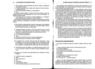 90
-

La enseñanza de la educación . _ - - - ­
-	
--_.- fisica	

o: «Mi companero está manteniendo las piernas, caderas, y espalda en
una posición correcta.»
P: «Tu observación es exacta: sabes cómo seguir la ficha de criterios.»
El profesor continúa:
P: «Le has ofrecido este feedback a tu companero?»
O: l·SL))
El profesor puede quedarse un poco más con esta pareja, o bien des­
plazarse hacia otra. Si el observador dice: «No, no se lo he ofrecido», en­
tonces el profesor anade:
P:	 «Una parte de tu rol consiste en ofrecer feedback a tu companero.
¿Qué le puedes decir utilizando la ficha de criterios?»
Normalmente el observador hará una pausa para examinar los criterios,
realizar el proceso de comparación y contraste, y ofrecerá feedback al eje­
cutante.
2. Otra condición puede aparecer cuando el observador ofrece feedback
poco preciso al ejecutante. En este caso, el profesor deberá analizar
los criterios paso a paso con el observador.

1
t

,!-,t

,~	

j¡j

~:

(	

i

~

I
~,

O: «No.)
P: «Ofrécele la corrección según los criterios establecidos.»

El observador sigue con esa fase y ofrece el feedback.


P: «¿Qué tallo hace tu companero?»
O: «Bien.»
P: «¿Se lo has dicho?»
O: «No.»
P: ,,¿Por qué?»
O: «Ya sabe cómo hacerio.»
P: «Díselo. Necesita saber que lo está haciendo bien.»

Estos ejemplos están centrados en el espíritu de comunicación y en el
rol del observador. En distintas ocasiones se deben ajustar las palabras,
pero la esencia tiene que permanecer.
Este proceso puede parecer trivial, o quizás innecesario, pero la mayo­
ría de los alumnos no saben utilizar un comportamiento verbal apropiado
cuando ofrecen feedback. Muchos soslayan esta parte de su rol porque no
ha formado parte .de sus comportamientos anteriores. Dar feedback espe­
cífico y objetivo a un companero mediante una ficha de criterios es una
nueva experiencia para casi todos. Esto crea una relación social yemocio­
nal entre los dos companeros, normalmente de honradez y confianza mu­
tua. Requiere un tiempo de práctica.
Inicialmente, esta condición también resulta nueva para el profesor. Tal
como ya se ha dicho, es muy dificil renunciar al poder de ofrecer feedback
comunicándose sólo con el observador. De todos modos, el punto central
del estilo es el comportamiento apropiado del observador. El estilo C sólo
resulta extrano durante los primeros episodios, ya que una vez comprendi­
das sus ventajas supone un estilo más de los que profesor y alumno pue­
den disponer.
5. Durante la clausura (final de la sesión), el profesor ofrece feedback a
todo el grupo de la clase dando una visión de su ejecución como ob­
servador. El comportamiento verbal debería ser: «Necesitaremos más
tiempo para aprender a utilizar la ficha de criterios», «Habéis realiza­
do correctamente vuestro rol como observadores». Este tipo de clau­
sura (final de sesión) es necesario en los episodios iniciales del estilo.
A medida que los alumnos se familiarizan con los nuevos comporta­
mientos va desapareciendo dicha necesidad.

Técnicas de emparejamiento

3. En ocasiones hay un abuso verbal por parte del observador. «-¡Eres
un desastre!») En este caso, el profesor recurre a afirmaciones más
que a preguntas. El rol del profesor debe ser el de introducir paráme­
tros y proteger la integridad tanto del observador como del ejecutante.

4. A veces, por el contrario, los observadores están callados sin ofrecer
feedback.

91

zt

~'-

P: «Revisemos juntos los criterios. ¿Cuál es el primer punto en la ficha
de criterios?» Esta pregunta invita al observador a centrarse en los
criterios y el proceso de evaluación de la ejecución de la tarea.
O: «El primer punto se refiere a... »
P: «¿Lo ha hecho el ejecutante?»

P: «No puedo permitir que hables a tu companero de este modo, ni él a
ti: Tu rol consiste en seguir los criterios y ofrecer feedback al ejecu­
tante.»

El estilo recíproco. Enseflanza recíproca (Estilo e)

Hay muchos modos de organizar la clase en parejas. Estos son algu­
nos:

e

1.
2.
3.
4.
5.
6.
7.
8.
9.

Hacer una fila con toda la clase y contarlos de dos en dos.
Por orden alfabético.

El profesor forma las parejas.

Los alumnos forman las parejas (autoselección).
Por altura.
Por peso.
«Emparejarse con la persona de aliado.»
Según nivel de destreza.
Y muchas más - ¿Conoces alguna?

Cada uno de estos procedimientos puede utilizarse según sus propios
propósitos, pero para adaptarse al objetivo del estilo C (desarrollar la co­
municación entre ejecutante y observador) el más apropiado es el de auto­
selección, ya que la gente acostumbra a disfrutar más trabajando con los

 
