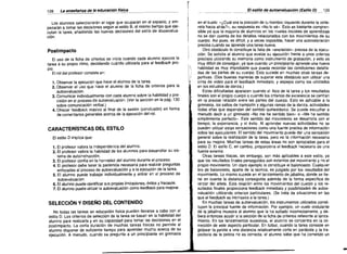 128

La enseñanza de la educación física,

_	

r


Los alumnos seleccionarán el lugar que ocuparán en el espacio, y em­
pezarán a tomar las decisiones según el estilo S, al mismo tiempo que eje­
cutan la tarea, añadiendo las nuevas decisiones del estilo de atuoevalua­
ción.

Postimpacto
El uso de ia ficha de criterios se inicia cuando cada alumno ejecuta la
tarea a su propio ritmo, decidiendo cuándo utilizarla para el feedback pro­
pio.
El rol dei profesor consiste en:
1. Observar la ejecución que hace el alumno de la tarea.
2. Observar el uso que hace	 el alumno de la ficha de criterios para ia
autoevaluación.
3. Comunicar individualmente con cada alumno sobre ia habiiidad y pre­
cisión en el proceso de autoevaluación. (Ver la sección en la pág. 130
sobre comunicación verbaL)
4. Ofrecer feedback masivo al final de	 la sesión (conclusión) en forma
de comentarios generales acerca de la ejecución del rol.

CARACTERíSTICAS DEL ESTILO
El estilo O implica que:
1. El profesor valora la independencia del alumno.
2. El profesor valora la habilidad de los alumnos para desarrollar su sis­
tema de autoinstrucción.
3. El profesor confía en la honradez del alumno durante el proceso.
4. El profesor debe tener la paciencia necesaria para realizar preguntas
enfocadas al proceso de autoevaluación y a la ejecución de la tarea.
S. El alumno puede trabajar individualmente y entrar en el proceso de
autoevaluación.
6. El alumno puede identificar sus propias limitaciones, éxitos y fracasos.
7. El alumno puede utilizar la autoevaluación como feedback para mejorar.

SELECCiÓN Y DISEÑO DEL CONTENIDO
No todas ias tareas en educación física pueden llevarse a cabo con el
estilo O. Los criterios de selección de la tarea se basan en la habilidad del
alumno para reaiizarla y en su capacidad para tomar las decisiones en el
postimpacto. La corta duración de muchas tareas físicas no permite al
alumno disponer de suficiente tiempo para aprender mucho acerca de su
ejecución. A menudo. cuando se pregunta a un principiante en gimnasia

';

¡

__ ...É.l.estilo de autoevaluaciónjE.stilo D)_ 129
en el suelo: «¿Cuái era la posición de tu hombro izquierdo durante la volte­
reta hacia atrás?». su respuesta es «No lo sé». Esto es bastante compren­
sible ya que la mayoría de alumnos en los niveles iniciaies de aprendizaje
no se dan cuenta de los detalles relacionados con los movimientos de su
cuerpo. Asi pues, es dificil, y a veces imposible, hacer una autovaloración
precisa cuando se aprende una tarea nueva.
Otro obstáculo lo constituye la faita de «anotación» precisa de la ejecu­
ción. Se solicita al alumno que evalúe su ejecución frente a unos criterios
precisos utilizando su memoria como instrumento de grabación. y esto es
muy dificil de conseguir, ya que cuando un principiante aprende una nueva
habilidad es muy improbable que pueda recordar las condiciones detalla­
das de las partes de su cuerpo. Esto sucede en muchas otras tareas de­
portivas. (Dos buenas maneras de superar este obstácuio son utilizar una
cinta de video para el feedback inmediato, y espejos como ios utilizados
en los estudios de danza.)
Estas dificultades aparecen cuando el foco de ia tarea y los resuitados
finales son el propio cuerpo o cuando los criterios de excelencia se centran
en ia precisa relación entre ias partes del cuerpo. Esto es aplicable a la
gimnasia, los saltos de trampoiin y algunas ramas de la danza, actividades
todas ellas que dependen del sentido quinestésico. Se puede escuchar a
menudo decir a un gimnasta «No me he sentido bien» o «Me he sentido
simplemente perfecto». Este sentido del movimiento se desarrolla con el
tiempo, la experiencia, y el éxito. Al aprender nuevas actividades no se
pueden utiiizar estas sensaciones como una fuente precisa de información
sobre las ejecuciones. El sentido del movimiento puede dar una sensación
general sobre la realización de la tarea. pero no la información necesaria
para su mejora. Muchas tareas de estas áreas no son apropiadas para el
estilo O. Ei estilo C, en cambio, proporciona el feedback necesario de una
fuente externa.
Otras tareas físicas. sin embargo, son más aplicables a este estilo, ya
que los resultados finales perseguidos son externos del movimiento y no el
propio movimiento. Un claro ejemplo lo constituye el baioncesto. Cualquier
tiro de baloncesto, aparte de la técnica. es juzgado por los resultados del
movimiento. Lo mismo sucede en el lanzamiento de jabalina, donde se tie­
ne en cuenta la distancia conseguida además de la forma especifica de
lanzar del atleta. Esta relación entre los movimientos del cuerpo y los re­
sultados finales proporciona feedback inmediato y posibilidades de autoe­
valuación utilizando criterios particulares. (Se trata de situaciones en las
que ei feedback es intrinseco a la tarea.)
En muchas tareas de autoevaiuaclón, los instrumentos utilizados consti­
tuyen la principal fuente de información. Por ejemplo, un vuelo ondulante
de la jabalina muestra al aiumno que la ha soltado incorrectamente, y de­
berá entonces acudir a la sección de ia ficha de criterios referente al lanza­
miento. En los lanzamientos sucesivos, el alumno se concentra en la co­
rrección de este aspecto particular. En fútbol, cuando la tarea consiste en
golpear la pelota a una distancia relativamente corta en parábola y la tra­
yectoria de la pelota no es correcta, el alumno sabe que ha cometido un

-

 