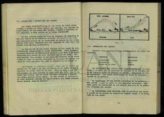 2-4 DIFRACCION Y REFRACCION DEL SONIDO.
Las ondas características de las notas de tonos altos
tienden a viajar en línea recta; sin embargo, los sonidos de
tonos bajos, de las ondas más largas, tienden a curvarse en
las esquinas, a este efecto se le llama (U¿nRCCA^n.
Es muy notable donde se toca un conjunto de campanas, al
dar una vuelta en un edificio cercano, se aprecia muy bien
una reducción brusca de la intensidad de sonido en las campa
ñas de tono alto, mientras que las campanas de tono bajo con
tinuan escuchándose normalmente.
La desviación de las ondas sonoras en las capas de aire
a diferente temperatura se llama accMSn. Este fenomeno
se puede observar de diferentes maneras y se debe a la mayor
velocidad del sonido en aire caliente que en el frío. Por
este motivo, los sonidos se escuchan más fuertes en la noche
cuando el aire se enfría, quedando en la parte de arriba las
capas de aire caliente tal como se muestra en la figura 2.
Observando la siguiente figura, vernos cnif> al na«?par en
lancha por un lago o un río, la música de un radio se puede
escuchar de noche, pero no de día. Esto se debe a que por
las noches, el aire cercano al agua está más frío que el si
tuado más arriba, que al estar caliente refracta o desvia
las ondas sonoras hacia abajo. De día sucede lo contrario,
el aire caliente cercano al agua refracta las ondas sonoras
hacia arriba, como se muestra.
Alrt col tente
Air. frío ^
li>
Alrt frío
/ I'
N O C H E DIA
Fig. 2.
2-5 INTENSIDAD DEL SONIDO.
Existen tres características fundamentales de todos los
sonidos:
OBJETIVA SUBJETIVA
Intensidad Sonoridad
Frecuencia Tono
Forma de la onda Timbre
La ¿yvtanAidad del sonido está caracterizada por la sonó
ridad y se mide por la cantidad de energía en un volumen da~
do de espacio donde se propaga el sonido. Expresado en for-
ma diferente: las ondas constituyen un flujo de energía a
través de la materia.
La ¿onotUdad es una medida subjetiva de la potencia
del sonido y por lo tanto es una magnitud sensorial. Por
otra parte la intensidad es una medida objetiva de la poten-
cia liberada del sonido.
La intensidad está definida como la potencia que fluye
a través de la unidad de superficie tomada normal a la direc
ción de las ondas . ~~
 