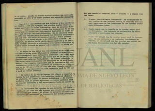 de un ruido. Además el sonido musical produce una sensación
agradable al oído y un ruido produce una sensación desagrada
ble.
Una de las características que difieren a los sonidos,es
el tünbM. Así por ejemplo, dos sonidos pueden tener la
misma amplitud y la misma frecuencia, pero se escuchan dife-
rentes. Ejemplo más claro, cuando los integrantes de un con
junto musical afinan sus instrumentos musicales al mismo to-
no. Sin embargo, se oyen diferentes. No se n e C e S Í
^ Z l
un oído muy educado para distinguir los diversos f r u m e n -
tos así como las voces de nuestros amigos. Todos podemos
distinguir sus voces debido a sus diferentes timbres. En
realidad, la música sería terriblemente monotona y no t e n -
dría sentido recurrir a diferentes instrumentos musicales si
tuados ellos tocasen de manera indistinguible, la misma no-
ta.
El hecho de que todos los instrumentos de un grupo musi
cal den la misma nota, físicamente producen la misma v i b r a -
ción fundamental, pero diferentes armonicos. Se llama n o U
¿U ndamentaZ a la vibración más lenta que es la que el oído
percibe como nota del instrumento. Se llaman
las notas cuyas frecuencias son múltiples de la nota f u n d a -
mental. Por ejemplo, supongamos que la frecuencia del tono
fundamental es de bU cps, entonces la viDracion eu * *eyuieii
tos " de 120 cps y será un tono mas alto llarnado ^ a m í o
cvunóníco . La vibración con tres segmentos sera de 180 cps
y será el tQAddA amónico .
El timbre de un sonido depende del número y amplitud re
lativa de sus armónicos. Los armónicos desde el numero 2
en adelante, se llaman en general ¿obuUonoó . El segundo
armónico será el primer sobretono, el tercerarmonico sera
el segundo sobretono y así sucesivamente hasta el quinto ar
mónico.
Si observamos las cuerdas de una guitarra, nos damos
cuenta de que unas son mas gruesas que otras y que unas son
mas pesadas que otras. Al afinar la guitarra son tres los
factores que determinan la frecuencia del sonido producido
fcor una cuerda.— longitud, masa — tensión — y siguen cier
tas leyes:
1.- A menor longitud mayor frecuencia. La localización de
los trastos de una guitarra indica la relación sencilla
pero importante de las longitudes ''de las cuerdas usadas
para diferentes tonos.
2.- Cuanto mayor sea la tensión de la cuerda, mayor será
la frecuencia. Por supuesto un guitarrista la afina,
aflojando y sestirando las cuerdas.
3.- ^nant< más pesada sea la cuerda, menor será la frecuen-
cia. En una guitarra o en cualquier instrumento de
cuerdas, se encontrará que las cuerdas que emiten las
más bajas frecuencias son las más pesadas.
 