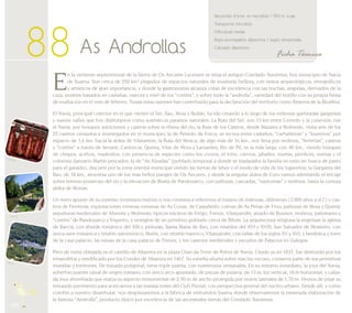 Androllas 
188 
Recorrido: 6 kms. en microbús / 350 m. a pie 
Transporte: microbús 
Dificultad: media 
Ropa aconsejable: deportiva / según temporada 
Calzado: deportivo 
88 As Androllas Ficha Técnica 
En la vertiente septentrional de la Sierra de Os Ancares Lucenses se sitúa el antiguo Condado Naviensis, hoy municipio de Navia 
de Suarna. Son cerca de 250 km2 plagados de espacios naturales de inusitada belleza, con restos arqueológicos, etnográficos 
y artísticos de gran importancia, y donde la gastronomía alcanza cotas de excelencia con las truchas, anguilas, derivados de la 
caza, postres basados en castañas, nueces y miel de los “cortíns”, y sobre todo la “androlla”, variedad del botillo con su propia fiesta 
de exaltación en el mes de febrero. Todas estas razones han contribuido para la declaración del territorio como Reserva de la Biosfera. 
El Navia, principal colector en el que vierten el Ser, Rao, Moia y Bullán, ha ido creando a lo largo de los milenios quebradas gargantas 
y suaves valles que hoy disfrutamos como auténticos paraísos naturales. La Ruta del Ser, son 13 km entre Cerredo y la conexión con 
el Navia, por bosques autóctonos y castros sobre la ribera del río; la Ruta de los Castros, desde Mazaira a Molmeán, visita seis de los 
25 castros censados e investigados en el municipio; la de Penedo da Forca, se recrea entre castaños, “carballeiras” y “loureiros” por 
espacio de 1,6 km. hacia la aldea de Vilarantón; la Ruta del Mosca, de algo más de 16 km., nos lleva por molinos, “ferrerías”, castros 
y “cortíns” a través de Sevane, Cantorcia, Quinta, Vilar de Moia y Larxantes; Río de Pé, es la más larga, con 40 km., viendo bosques 
de chopos, acebos, madroños, con presencia de especies como los corzos, el lobo, ciervos, jabalíes, martas, perdices, nutrias y el 
colorista danzarín Martín pescador; la de “As Alzadas” (poblado temporal a donde se trasladaba la familia en estío en busca de pasto 
para el ganado), discurre por la zona oriental municipal viendo las tierras de labor y el modo de vida de los lugareños; la Garganta del 
Rao, de 18 km., atraviesa uno de los más bellos parajes de Os Ancares, y desde la singular aldea de Coro vamos admirando el encaje 
sobre terreno pizarroso del río y la elevación de Braña de Pandozarco, con pallozas, cascadas, “ouriceiras” y molinos, hasta la curiosa 
aldea de Murias. 
Un mero apunte de su extenso inventario histórico nos conmina a referirnos al rosario de mámoas, dólmenes (3.000 años a.d.C) y cas-tros 
de Ferreirúa, explotaciones mineras romanas de As Covas, de Castañedo; cuevas de As Penas de Frou; pallozas de Moia y Quintá; 
sepulturas medievales de Abrente y Molmeán; típicos núcleos de Virigo, Freixís, Vilarpandín; alzado de Busmor; molinos, palomares y 
“cortíns” de Pandozarco y Vispeiro, y vestigios de un primitivo poblado cerca de Ribón. La arquitectura religiosa la engrosan la iglesia 
de Barcia, con ábside románico del XIII y pinturas; Santa María de Rao, con retablos del XVI y XVIII; San Salvador de Mosteiro, con 
única nave románica y retablo salomónico; Muñís, con retablo barroco; Vilarpandín, con tallas de los siglos XV y XVI, y heráldica y torre 
de la casa palacio; las ruinas de la casa palacio de Freixís, y los caseríos medievales y escudos de Palacios en Galegos. 
Pero de visita obligada es el castillo de Altamira en la plaza Chao da Torre de Pobra de Navia. Citado ya en 1037, fue destruido por los 
irmandiños y reedificado por los Condes de Altamira en 1467. Su esbelta silueta sobre macizo rocoso, conserva parte de sus primitivas 
murallas y torreones. De trazado poligonal, tiene triple puerta, con numerosos ventanales. En su entorno inmediato, la joya del Navia, 
soberbio puente ojival de origen romano, con único arco apuntado, de piezas de pizarra, de 13 m. luz vertical, 18 m horizontal, y calza-da 
muy abombada que realza su aspecto monumental de 2,90 m de ancho protegida por muros laterales de 1,70 m. Hemos de pisar su 
enlosado pavimento para acercarnos a las instalaciones del Club Fluvial, con perspectiva general del núcleo urbano. Desde allí, y como 
colofón a nuestro deambular, nos desplazaremos a la fábrica de embutidos Suarna donde observaremos la esmerada elaboración de 
la famosa “Androlla”, producto típico por excelencia de las ancestrales tierras del Condado Naviensis. 
Paseo 
Navia 
 