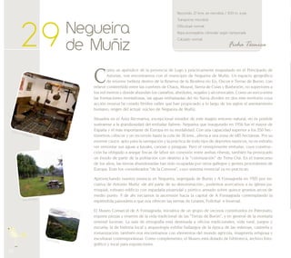 Museo A Fonsagrada 
70 
Ficha Técnica 
Negueira 
de Muñiz 29 
Recorrido: 27 kms. en microbús / 300 m. a pie 
Transporte: microbús 
Dificultad: normal 
Ropa aconsejable: cómoda/ según temporada 
Calzado: normal 
Como un apéndice de la provincia de Lugo y prácticamente enquistado en el Principado de 
Asturias, nos encontramos con el municipio de Negueira de Muñíz. Un espacio geográfico 
de enorme belleza dentro de la Reserva de la Biosfera río Eo, Oscos e Terras de Burón, con 
relieve constreñido entre las cumbres de Chaos, Moural, Sierra de Cuías y Busbeirón, no superiores a 
los mil metros y donde abundan los castaños, abedules, nogales y alcornocales. Como un surco entre 
las formaciones montañosas, las aguas embalsadas del río Navia dividen en dos este territorio cuya 
acción erosiva ha creado fértiles valles que han propiciado a lo largo de los siglos el asentamiento 
humano, origen del actual núcleo de Negueira de Muñiz. 
Situados en el Área Recreativa, excepcional mirador de este magno entorno natural, no es posible 
sustraerse a la grandiosidad del embalse Salime- Negueira que inaugurado en 1956 fue el mayor de 
España y el más importante de Europa en su modalidad. Con una capacidad superior a los 250 hec-tómetros 
cúbicos y un recorrido hasta la cola de 30 kms., afecta a una zona de 685 hectáreas. Por su 
enorme cauce, apto para la navegación y la práctica de todo tipo de deportes náuticos, no es extraño 
ver remontar sus aguas a kayaks, canoas o piraguas. Pero el omnipresente embalse, cuya construc-ción 
ha obligado a anegar fincas de labor sin conexión entre ambas riberas, también ha provocado 
un éxodo de parte de la población con destino a la “colonización” de Terra Chá. En el transcurso 
de los años, las tierras abandonadas han sido ocupadas por otros gallegos y gentes procedentes de 
Europa. Eran los considerados “de la Comuna”, cuyo sistema vivencial ya no practican. 
Aprovechando nuestra estancia en Negueira, segregada de Burón y A Fonsagrada en 1925 por ini-ciativa 
de Antonio Muñiz -de ahí parte de su denominación-, podemos acercarnos a su iglesia pa-rroquial, 
robusto edificio con espadaña piramidal y pórtico armado sobre quince gruesos arcos de 
medio punto. Y de ahí iniciamos la ascensión hacia la capital de A Fonsagrada contemplando la 
espléndida panorámica que nos ofrecen las sierras de Linares, Follobal e Invernal. 
El Museo Comarcal de A Fonsagrada, iniciativa de un grupo de vecinos constituidos en Patronato, 
expone piezas y enseres de la vida tradicional de las “Terras de Burón”, y en general de la montaña 
oriental lucense. La sala de etnografía está destinada a oficios tradicionales, vida rural, juegos y 
escuela; la de historia local y arqueología exhibe hallazgos de la época de las mámoas, castreña y 
romanización; también nos encontramos con elementos del mundo agrícola, imaginería religiosa y 
esculturas contemporáneas. Como complemento, el Museo está dotado de biblioteca, archivo foto-gráfico 
y local para exposiciones. 
Área recreativa 
Comuna hippy 
 