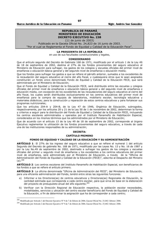 93 
Marco Jurídico de la Educación en Panamá Mgtr. Andrés Sue González 
f. Realizar cualquier otra función necesaria para el desarrollo del proceso de selección. 
ARTÍCULO 4: Será responsabilidad del Director o Directora Regional de Educación la instalación de la 
comisión de selección, a que se refiere el artículo 2, de este Decreto. 
ARTÍCULO 5: Las ternas, para la selección de los miembros de la Comunidad Educativa Regional, serán 
presentadas por el presidente o secretario general, según sea el caso, de la respectiva organización. 
En caso de que se represente a más de una organización éstas, de común acuerdo, presentarán una sola 
terna de la cual será seleccionado (a) el principal y su suplente. 
ARTÍCULO 6: El o la representante de las Asociaciones Docentes con personería jurídica ante la 
Comunidad Educativa Regional, deberá cumplir con los siguientes requisitos: 
a. Ser ciudadano (a) panameño. 
b. Aportar certificado de buena conducta y honorabilidad expedida por el corregidor del lugar donde 
reside. 
c. Poseer título universitario o su equivalente en cualquier especialidad. 
d. Ser educador o educadora en servicio. 
e. Haber laborado, por lo menos, cinco años como docente permanente en la región escolar. 
f. No haber sido sancionado por falta en el desempeño de sus labores docentes o por delito alguno. 
ARTÍCULO 7: El o la representante de las Asociaciones de Padres y Madres de Familia, deberá cumplir 
con los siguientes requisitos: 
a. Ser ciudadano (a) panameño; 
b. No haber sido condenado por delito alguno; 
c. Tener como mínimo veinticinco (25) años de edad; 
d. Poseer, por lo menos, título de bachiller en cualquiera especialidad; 
e. Residir en la circunscripción de la región escolar; 
f. Ser miembro activo de una asociación de padres y madres de familia debidamente registrada en 
la región educativa correspondiente; 
g. Ser padre o madre de, por lo menos, un o una estudiante matriculada en un centro educativo 
oficial de la región escolar; 
h. Aportar certificado de buena conducta y honorabilidad expedido por el corregidor del lugar donde 
reside. 
ARTÍCULO 8: El o la representante de las asociaciones estudiantiles deberá cumplir con los siguientes 
requisitos: 
a. Presentar certificado de buena conducta expedido por el centro escolar en que estudia; 
b. Tener un promedio general no inferior a 4.0; 
c. No haber sido sancionado, disciplinariamente, por faltas graves; 
d. Ser estudiante regular del Segundo Nivel de Enseñanza en un centro educativo de la respetiva 
región escolar. 
ARTÍCULO 9: El o la representante de las asociaciones de personas con discapacidad o, en su defecto, 
del Instituto Panameño de Habilitación Especial, deberá cumplir con los siguientes requisitos: 
a. Ser ciudadano (a) panameño; 
b. Haber culminado, por lo menos, estudios del Primer Nivel de Enseñanza o Educación Básica 
General; 
c. No haber sido condenado (a), por delito alguno; 
d. Aportar certificado de buena conducta expedido por el corregidor del lugar donde reside. 
ARTÍCULO 10: El o la representante de las asambleas pedagógicas, donde las hubiere, deberá cumplir 
con los siguientes requisitos: 
a. Ser ciudadano (a) Panameño; 
b. Tener, por lo menos, cinco (5) años de servicio docente, en condición permanente, en el primer o 
segundo nivel de enseñanza; 
c. Presentar certificado de buena conducta y honorabilidad expedido por el corregidor del lugar 
donde reside; 
d. No haber sido sancionado por falta en el desempeño de sus labores docentes o por delito alguno; 
e. Poseer titulo universitario o su equivalente en cualquier especialidad. 
ARTÍCULO 11: El o la representante de los Centros de Colaboración, donde los hubiere, deberá cumplir 
con los siguientes requisitos: 
 