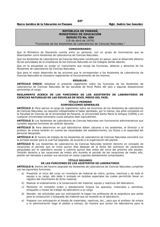 243 
Marco Jurídico de la Educación en Panamá Mgtr. Andrés Sue González 
REPÚBLICA DE PANAMÁ 
MINISTERIO DE LA PRESIDENCIA 
DECRETO EJECUTIVO No.90 
(27 de agosto de 2008) 
Publicado en la Gaceta Oficial No. 26,113 de 28 de agosto de 2008. 
“Por el cual se eleva el Salario Mínimo a los Servidores Públicos, otorga una Gratificación y 
adelanta un Incremento al Sueldo de los Docentes del País” 
EL PRESIDENTE DE LA REPÚBLICA 
en uso de sus facultades constitucionales y legales, 
CONSIDERANDO: 
Que mediante Decreto de Gabinete 132 de 2008, el Consejo de Gabinete autorizó un crédito adicional al 
presupuesto General del Estado para la vigencia fiscal 2008, con asignación al Ministerio de Economía y 
Finanzas, hasta por la suma de diecisiete millones doscientos ochenta y un mil novecientos setenta y 
cuatro balboas con 00/100 (B/. 17,281,974.00), con el objeto de hacerle frente a las medidas 
económicas anunciadas por el Ejecutivo, para disminuir el efecto de el alto costo de la vida para los 
funcionarios de mas bajos ingresos. 
Que entre las medidas anunciadas se encuentra elevar el salario mínimo de los servidores públicos a la 
suma de trescientos veinticinco balboas (B/.325.00) y una gratificación extraordinaria de ciento sesenta 
balboas (B/.160.00) por una sola vez para aquellos servidores con salario hasta de mil balboas 
(B/.1,000.00) mensuales, el cual deberá hacerse efectivo en cuatro partidas de cuarenta balboas 
(B/.40.00), iniciando con dos partidas en el año 2008 en los meses de septiembre y diciembre y las otras 
entre enero y junio del año 2009. 
Que se hace necesario adelantar el aumento de diez balboas con cincuenta centésimos (B/.10.50) 
prometido a los docentes del país, a fin de que este incremento pueda ser recibido en enero de 2009. 
DECRETA: 
Artículo 1: Elevar el salario mínimo a trescientos veinticinco balboas (B/.325.00) mensuales a todos los 
servidores públicos. 
Artículo 2: Ordenar el pago de una gratificación extraordinaria de ciento sesenta balboas (B/.160.00) 
por una sola vez para aquellos servidores con salario hasta de mil balboas (B/.1,000.00) mensuales, el 
cual deberá hacerse efectivo en cuatro partidas de cuarenta balboas (B/.40.00), iniciando con dos 
partidas en los meses de septiembre y diciembre del año 2008 y las otras entre enero y junio del año 
2009. 
Artículo 3: Adelantar el aumento de diez balboas con cincuenta centésimos (B/.10.50) prometido a los 
docentes del país, a fin de que este incremento pueda ser recibido en enero de 2009. 
Artículo 4. Autorizar al Ministerio de Economía y finanzas para que realice las transferencias de partida a 
cada una de las entidades del sector público, incluyendo municipios subsidiados, bomberos y patronatos 
de salud, para que se haga efectivo el presente Decreto. 
Artículo 5: Este Decreto entrará a regir a partir de su promulgación en la Gaceta Oficial 
COMUNÍQUESE Y CÚMPLASE, 
Dado en la ciudad de Panamá, a los 27 días del mes de agosto del año dos mil ocho (2008). 
MARTÍN TORRIJOS ESPINO 
Presidente de la República 
DILIO ARCIA TORRES 
Ministro de la Presidencia. 
 
