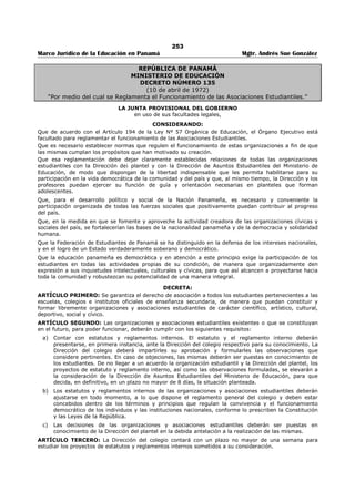 249 
Marco Jurídico de la Educación en Panamá Mgtr. Andrés Sue González 
ARTÍCULO 15: El equipo, materiales y mobiliario es para uso exclusivo de los alumnos en los 
laboratorios del plantel. Por lo tanto, sólo en casos muy urgentes, podrán salir de su local. 
Para ello se necesita la solicitud por escrito del interesado; el permiso por escrito del profesor de turno o 
del Asistente y la aprobación de la Dirección. 
ARTÍCULO 16: Debe establecerse los contactos necesarios con el personal idóneo para garantizar el 
mantenimiento y reparación especializada del equipo de laboratorio. 
ARTÍCULO 17: La Dirección del Plante, con ayuda del Departamento de Ciencias, elaborará el horario 
para que todos los grupos, puedan asistir al laboratorio durante un periodo semanal de dos (2) horas 
consecutivas buscando la utilización racional y funcional de los laboratorios. 
ARTÍCULO 18: De existir dificultades de cualquier índole o en la infraestructura, la Dirección del Plantel, 
puede elaborar las medidas adecuadas (rotación por ejemplo) para que se cumpla con el desarrollo de lo 
programado. 
ARTÍCULO 19: En el período de laboratorio deben estar presentes el profesor de la asignatura y el 
asistente; pero la responsabilidad de la actividad en el laboratorio, corresponde al profesor. 
GUSTAVO G. DE PAREDES, 
Ministro de Educación 
CLARA NIMIA DE DELVASTO, 
Viceministra de Educación 
 