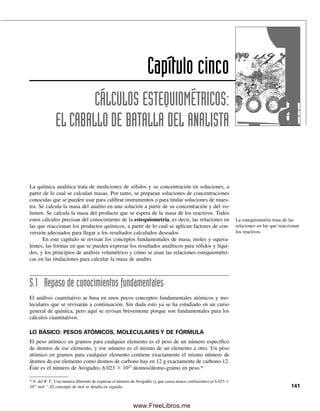 134 CAPÍTULO 4 BUENAS PRÁCTICAS DE LABORATORIO: CERTEZA DE CALIDAD DE LAS MEDICIONES
Ejemplo 4.1
Se acepta participar en un estudio de colaboración para determinación de calcio en suero. Se
envía a los laboratorios una muestra que contiene 5.2 meq/dL, con desviación estándar de
⫾0.2 meq/dL, para análisis mediante espectroscopia de absorción atómica. Se obtienen
resultados triplicados de 5.0, 4.7 y 4.8 meq/dL. ¿Cuál es el valor z para el laboratorio?
¿Qué significan estos resultados?
Solución
La media es 4.8 meq/dL con desviación estándar de ⫾0.15 meq/dL. El valor z es
z ⫽
4.8 ⫺ 5.2
ᎏᎏ
0.2
⫽ ⫺2.0
Esto significa que la z que se informó es baja, con diferencia de dos desviaciones estándar
del valor aceptado. Hay una probabilidad de 95% de que esta diferencia se deba a un error
sistemático no aleatorio. Asimismo, el intervalo para una desviación estándar de las medi-
ciones es de 4.6 a 5.0 meq/dL. El intervalo aceptado es 5.0 a 5.4 para una desviación están-
dar. Hay sólo 68% de probabilidad de que el valor se traslape con el intervalo aceptado.
−3
−2
−1
0
1
2
3
Laboratorio
Valor
z
Figura 4.4. Distribuciones de
valores z representativos para
pruebas de competencia para
una serie de laboratorios.
La figura 4.4 muestra los resultados de una prueba representativa de competencia en colabo-
ración. No es poco común que varios laboratorios estén fuera de intervalos aceptables.
4.4 Acreditación de laboratorios
Otra forma de evaluación externa es la acreditación de laboratorios por parte de una orga-
nización formal o una dependencia gubernamental. Esto por lo general es voluntario, pero
puede ser requisito para laboratorios que manejen mediciones reglamentarias. La acredi-
tación es un procedimiento por el cual un cuerpo de autoridad otorga un reconocimiento
formal de que el laboratorio es competente para llevar a cabo tareas específicas. El proce-
dimiento de acreditación puede tomar la forma de inspección cualitativa de las operaciones
del laboratorio para verificar que se siguen políticas de buenas prácticas de laboratorio, es
decir, documentación adecuada y conservación correcta de datos, validación, pruebas de
competencia, etc. Además, puede incluir medición de los materiales de referencia presen-
04Christian(124-140).indd 134
04Christian(124-140).indd 134 9/12/08 13:45:33
9/12/08 13:45:33
www.FreeLibros.me
 