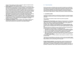 naturales. Puede emplearse para estimar la disposición a pagar por concepto de turismo            5.4   Flujo de Caja Social
    ecológico ó la tarifa para visitar un parque nacional.
•   Precios hedónicos han sido ampliamente utilizados para analizar la contribución de los
    diferentes atributos (características) a los precios inmobiliarios. La premisa básica reside en   El flujo de caja social es la herramienta clave para analizar los impactos de una intervención.
    que el valor de una propiedad refleja una corriente de beneficios y que es posible aislar el      Para poder ser leído por los demás se deben conocer los supuestos o datos sobre los que se
    valor de la característica ambiental u oportunidad recreativa del bien. Una casa en un            basa cada flujo de caja, siendo su principal objetivo demostrar que la intervención es viable o
    barrio con baja polución del aire, por ejemplo, se vendería a mayor valor que una similar en      que da suficientes rentabilidad social. El flujo de caja social es aquel que toma todas las
    un barrio con alto nivel de polución de aire. Es posible que la técnica de precios hedónicos      informaciones relevantes sobre los beneficios proyectados y las inversiones necesarias, ya
    sirva para valorar algunas funciones ambientales en términos de su impacto en el valor de         sean inversiones o gastos operativos, y señala en qué momento se requerirá el financiamiento.
    las tierras, en el supuesto que éstas funciones se reflejen en los precios de la tierra.
    Cuando aplicamos ésta técnica al caso de la vivienda, ésta aproximación es referida
    habitualmente como aproximación del valor de la propiedad, cuando aplicamos a los datos           A. Los beneficios sociales
    sobre salarios; es generalmente referido como aproximación de salario diferencial.
•   Valor Contingente: trata de descubrir la disposición a pagar o la compensación exigida de         Usualmente los beneficios sociales de una intervención corresponden a los diversos impactos
    una persona por la variación en las condiciones de su entorno (una encuesta de valoración         valorizables de cada actor de la red social. Estos impactos pueden ser económicos, sociales y
    contingente permitiría, en teoría, aproximarse a ese valor preguntando directamente por la        ambientales.
    cantidad monetaria que estaría dispuesto a percibir o desembolsar un encuestado
    enfrentado a una situación hipotética)                                                            Para el análisis de los beneficios sociales se debe tener presente las siguientes
•   Transferencia de resultados. Consiste en emplear el valor monetario a analizar que ha             consideraciones:
    sido determinado empíricamente en una localización concreta (estudio de origen) al
    contexto propio del estudio que se está llevando a cabo (estudio de destino).                     El tiempo de inicio de los impactos. Cada actividad de la intervención tiene un inicio para su
                                                                                                      implementación que involucra: sensibilización, capacitación, implementación. Esto puede durar
                                                                                                      meses u años. Asimismo, los beneficios de estas actividades tienen un inicio posterior. Es
                                                                                                      necesario conocer u estimar cuándo empiezan estos beneficios.
                                                                                                      Por ejemplo: para la instalación de cocinas mejoradas para 150 familias beneficiadas puede
                                                                                                      durar todo un año. Los impactos de esta instalación de cocinas mejoradas pueden ser: ahorro
                                                                                                      en leña y reducción de emisiones de CO2. Por lo tanto estos impactos empezarán el siguiente
                                                                                                      año.
                                                                                                      Otro ejemplo puede ser la instalación de riego por goteo para las familias de agricultores que
                                                                                                      siembran plantones de Paltas (aguacates). Los impactos pueden ser:
                                                                                                      • Capitalización de sus tierras, es decir, con disponibilidad de agua sus tierras se valorizan.
                                                                                                          Esto puede ocurrir de manera inmediata, en el siguiente año de la instalación de las tierras.
                                                                                                      • Ahorro en el uso de fertilizantes. Inicio del beneficio: al siguiente año de la instalación.
                                                                                                      • Ahorro de tiempo (jornales). Inicio del beneficio: al siguiente año de la instalación.
                                                                                                      • Mejora de productividad. Esto depende del producto agrícola. Por ejemplo, en el caso de la
                                                                                                          palta (aguacate) esto puede ocurrir luego dos años de la instalación de los plantones que
                                                                                                          son regados por este sistema.
                                                                                                      Como se puede apreciar, en necesario establecer cuándo empiezan los beneficios o impactos
                                                                                                      de cada actividad.

                                                                                                      Tanto el inicio de las actividades de la intervención, así como, el inicio de los beneficios deben
                                                                                                      estar reflejados en el flujo de caja social. En general se considera que el inicio de los beneficios
                                                                                                      debe ser posterior al inicio de las actividades de la intervención.


                                                                                                      El tiempo final de los impactos. Cada actividad tendrá un tiempo de permanencia de los
                                                                                                      impactos. La determinación de este periodo debe fundamentarse con información técnica y
                                                                                                      especializada de esta actividad. Se debe considerar consultar a los expertos sobre este
                                                                                                      periodo. Ejemplo, si la actividad es la instalación de las cocinas mejoradas en las viviendas de
                                                                                                      las familias, lo impactos son: ahorro de leña, reducción de emisiones de CO2, entre otras. La
 