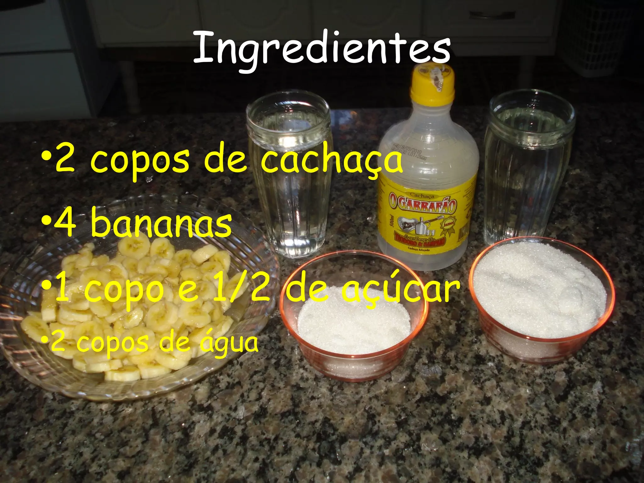 Ingredientes 2 copos de cachaça 4 bananas 1 copo e 1/2 de açúcar 2 copos de água