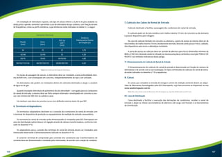 Em instalação de eletroduto exposto, sob laje em altura inferior a 2,30 m do piso acabado ou 
ainda junto à parede, somente é permitido o uso de eletroduto de aço carbono, com fixação através 
de braçadeiras, cintas ou perfis metálicos, cujas distâncias estão indicadas na tabela 5.3, a seguir: 
Tamanho Nominal 
Extra 
(mm) 
PVC ou 
Leve 1 
(mm) 
Distância 
Máxima entre Pontos 
de Fixação (m) 
34 25 25 3,70 
42/48 32/40 32 4,30 
60/76 50/65 40/50/60 4,80 
89/102/114/140 80/90/100/125 80/85/90/100 6,00 
Tabela 5.3: Distâncias de Fixação de Eletrodutos 
Pesado 
(mm) 
Em locais de passagem de veículo, o eletroduto deve ser instalado a uma profundidade míni-ma 
de 600 mm, e ser envelopado em concreto, independentemente do tipo a ser utilizado. 
Os eletrodutos não podem ser instalados dentro de cubículos destinados a alojar o cavalete 
de água ou de gás. 
Quando instalado eletroduto de polietileno de alta densidade – corrugado para os condutores 
do ramal de entrada, o mesmo deve ser feito sempre enterrado e envelopado em concreto e pos-suir 
raio mínimo de 500 mm na subida à caixa. 
Em nenhum caso deve ser prevista curva com deflexão externa maior do que 90º. 
6. Terminais e Adaptadores 
Os terminais e adaptadores destinam-se à conexão dos condutores do ramal de entrada com 
o terminal do dispositivo de proteção ou equipamentos de medição da entrada consumidora. 
Os terminais do ramal de entrada serão dimensionados e instalados pela AES Eletropaulo em 
zona de distribuição subterrânea e em ligação através de câmara transformadora, conforme indi-cado 
no desenho nº13. 
Os adaptadores para a conexão dos terminais do ramal de entrada devem ser instalados pelo 
interessado observando o dimensionamento indicado no desenho nº 14. 
O conector terminal de compressão para conexão dos condutores aos transformadores de 
corrente deve ser dimensionado e instalado pelo interessado, de acordo com a seção do condutor. 
7. Cubículo dos Cabos do Ramal de Entrada 
Cubículo destinado a facilitar a passagem dos condutores do ramal de entrada. 
O cubículo pode ser de tela metálica com malha máxima 13 mm, de concreto ou de alvenaria 
e possuir dispositivo para selagem. 
No caso de cubículo fechado em concreto ou alvenaria, a porta de acesso ao mesmo deve ser de 
tela metálica de malha máxima 13 mm, devidamente aterrada, devendo ainda possuir trinco, cadeado, 
dois dispositivos para lacres e dobradiças invioláveis. 
A porta de acesso ao cubículo deve ter sentido de abertura para fora e dimensões mínimas de 
800 x 2.100 mm, devendo ainda ter afixado na mesma uma placa contendo a inscrição PERIGO DE 
MORTE e os símbolos indicativos desse perigo. 
7.1. Dimensionamento do Cubículo do Ramal de Entrada 
O dimensionamento do cubículo do ramal de entrada é determinado em função do número de 
eletrodutos e de acordo com a sua localização. Os tipos e dimensões do cubículo do ramal de entra-da 
estão indicados no desenho n° 19 e sequências. 
8. Caixas 
As caixas que compõem a entrada de energia e centro de medição somente devem ser adqui-ridas 
de fabricantes homologados pela AES Eletropaulo, cuja lista encontra-se disponível no site 
www.aeseletropaulo.com.br. 
Nota: Não serão aceitas caixas de fabricantes não homologados ou cuja data de fabricação exceda 2 anos. 
8.1. Caixa de Distribuição 
Caixa destinada a facilitar a execução das derivações de condutores, receber o ramal de 
entrada e alojar as chaves seccionadoras de abertura sob carga com fusíveis e os barramentos 
de distribuição. 
126 127 
 