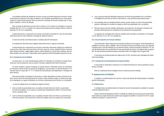 Em medições indiretas de unidade de consumo, em que os transformadores de corrente e chaves 
seccionadoras de abertura sob carga ou disjuntor, são instalados separadamente em caixas padro-nizadas 
ou cabina de barramentos, deve ser prevista a instalação de caixa de medição tipo “K” para 
alojar o medidor e o bloco de aferição. 
Para correntes de demanda acima de 100 A e inferior a 277 A podem ser utilizadas as caixas de 
medição tipo M+T, H+T ou o padrão com caixas de policarbonato para medição indireta, conforme 
desenhos n°s 42 e 43, e sequências. 
A determinação dos componentes da entrada consumidora individual em zona de distribuição 
subterrânea deve ser feita mediante o emprego da tabela do anexo V. 
O ramal de entrada será dimensionado e instalado pela AES Eletropaulo. 
A instalação do eletroduto para a ligação subterrânea ficará a cargo do interessado. 
A determinação dos componentes da entrada consumidora destinada à ligação de unidades de 
consumo fixa como: banca de jornal, banca de frutas, posto do correio, abrigo de ônibus, luminoso 
sobre abrigo de ônibus, relógio digital, guarita, cabina telefônica e outros tipos similares, deve ser 
feita somente com caixa tipo P, observando norma específica da AES Eletropaulo disponível no site. 
8.2.3. Instalação da Caixa de Medição 
As caixas tipo P ou E (em policarbonato) podem ser embutidas em alvenaria ou fixadas firme-mente 
por meio de parafusos, porcas, buchas e arruelas e apoiada sobre base de alvenaria. 
As caixas metálicas, quando instaladas em parede externa à edificação, devem ser embutidas 
em alvenaria e devem ainda ser providas de pingadeira, e porta externa, conforme desenho nº 37. 
Somente para as caixas tipo “P”, “E” e indireta em policarbonato são dispensadas a instalação de 
porta externa. 
Não será permitida a instalação em dormitório, cozinha, dependência sanitária, divisória de ma-deira, 
vitrine, trecho de desenvolvimento de escada, e sobre cavalete de água, ou ainda locais sujei-tos 
a trepidações, ou a gases inflamáveis ou corrosivos, abalroamento por veículo, ou a inundações. 
A caixa de medição deve ser instalada da seguinte maneira: 
1. Junto ao limite de propriedade com a via pública, do lado interno do imóvel, no pavimento 
ao nível da via pública, ou no máximo, no pavimento imediatamente inferior, em local de fácil 
acesso a qualquer hora; 
2. Junto ao limite de propriedade com a via pública, do lado interno do imóvel, no pavimento ao 
nível da via pública, a fim de permitir a leitura do medidor mesmo na ausência do consumidor; 
3. Caso a porta principal da edificação esteja junto ao limite de propriedade com a via pública, 
a instalação da caixa deve ser feita no lado interno, o mais próximo possível dessa porta; 
4. Sua instalação deve ser obrigatoriamente externa, porém sempre no interior da propriedade, 
quando a edificação for recuada em relação ao limite de propriedade com a via pública. 
5. Nenhum tipo de caixa de medição, distribuição, seccionamento, de proteção e manobra e de 
proteção individual pode ser instalada fora do alinhamento da propriedade. 
As sugestões de montagens das caixas de medição estão indicadas nos desenhos nº 38 sequên-cia 
2/2, desenhos nºs 41, 42 e 43 e sequências. 
8.3. Caixa de Dispositivo de Proteção Individual 
Caixa destinada a alojar dispositivo de proteção de abertura sob carga do ramal alimentador da 
unidade de consumo, após a medição. Deve ser provida de porta com abertura para cima (quando 
instalado sobre a caixa de medição) ou com abertura lateral, conforme ilustrado no desenho nº 21. No 
caso de abertura para cima a porta deve ter trava para fixação da mesma, com ângulo maior ou igual a 
90°. No caso de portas de abertura lateral, estas devem abrir com ângulo maior ou igual a 90°. 
A caixa deve ser provida de painel de chapa de aço 16 USG, removível, para montagem dos dispo-sitivos 
de proteção. 
8.3.1. Instalação da Caixa de Dispositivos de Proteção Individual 
A caixa pode ser embutida em alvenaria ou ser fixada firmemente por meio de parafusos, porcas, 
buchas e arruelas. 
Deve ser instalada de forma contígua acima ou ao lado da caixa de medição. 
9. Equipamentos de Medição 
O medidor, os transformadores de corrente e o bloco de aferição são dimensionados e instalados 
pela AES Eletropaulo. 
9.1. Medição Direta 
A medição direta será determinada em função da corrente de demanda da unidade de consumo 
conforme tabela do anexo V. 
Sendo a corrente de demanda até 100 A, a medição da unidade de consumo deve ser do tipo direta, 
observando que a seção máxima do condutor para a ligação do medidor é o cabo de 35 mm² e a seção 
mínima do condutor é o cabo de 10 mm². 
132 133 
 