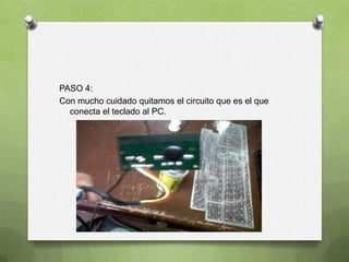 PASO 4:
Con mucho cuidado quitamos el circuito que es el que
  conecta el teclado al PC.
 