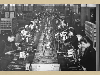 A Catalunya l'activitat industrial va començar a la darreria del segle XVIII
amb petits nuclis de producció tèxtil i metal·lúrgica a Barcelona i als
eixos que constitueixen els rius Llobregat i Ter.
Amb la crisi de la indústria tèxtil del final dels anys cinquanta va
començar un canvi d'importància notable: se'n va diversificar la
producció i, alhora, es van introduir noves tècniques, processos i
maquinària.
La industrialització dels seixanta generà una gran immigració procedent
de zones rurals de la resta de l'Estat. Des dels anys seixanta es van
començar a fer grans inversions en les indústries químiques i del metall,
moltes de les quals es localitzaven en polígons industrials del Vallès, el
Baix Llobregat i el Camp de Tarragona, a més del Barcelonès. Més tard
s'hi van afegir indústries relacionades amb l'alimentació, els components
elèctrics, les arts gràfiques i el món editorial.
Barcelona es va consolidar com el centre d'una extensa àrea industrial,
ben comunicada i proveïda de serveis, infraestructures i equipaments.
 