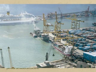 La crisi econòmica mundial iniciada a mitja dècada dels setanta va
comportar un procés de desindustrialització i de deslocalització, que va
afectar greument Catalunya. Moltes fàbriques es van traslladar a altres
llocs del món on els costos de mà d'obra, energia o matèries primeres
són menys elevats.
Aquest fet va comportar el tancament de moltes empreses. Això va
transformar profundament el paisatge de moltes ciutats catalanes, que
fins llavors havia estat marcat per l'existència de grans fàbriques al bell
mig dels nuclis urbans.
També ha provocat que des d'aleshores la taxa d'atur hagi estat sempre
molt alta i que entre el 1977 i el 2006 el nombre de treballadors en el
sector industrial hagi passat del 43% al 23% del total de la mà d'obra
catalana. De fet, la desindustrialització obre pas a una economia cada
vegada més orientada als serveis.
La conjuntura econòmica actual fa possible el retorn d’algunes fàbriques
a Catalunya, un fenomen impensable fa molt pocs anys després d'un
període de deslocalitzacions.
 