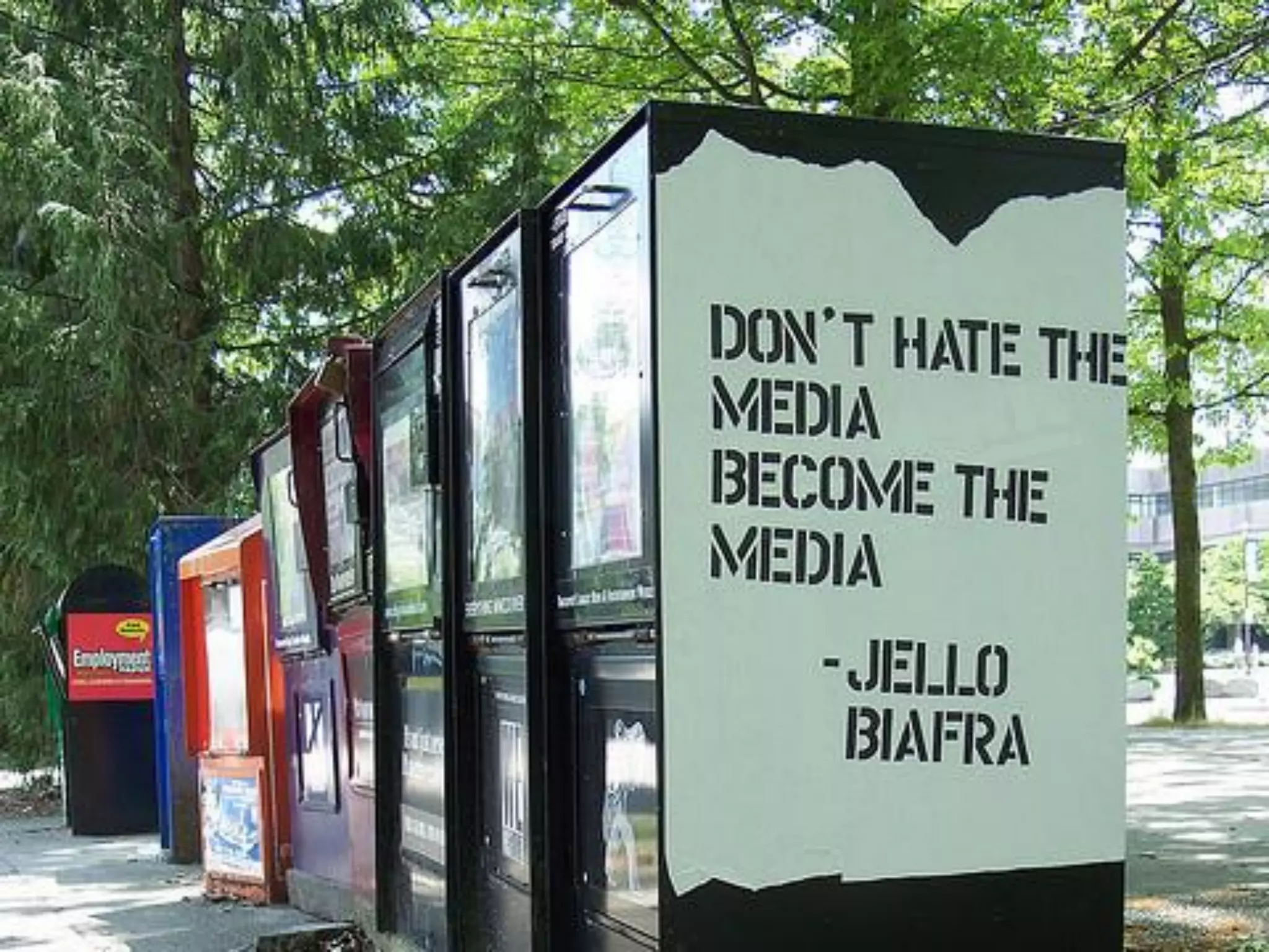 ©2014 LinkedIn Corporation. All Rights Reserved.

#sophisticatedmktg

LinkedIn Marketing Solutions

22

 